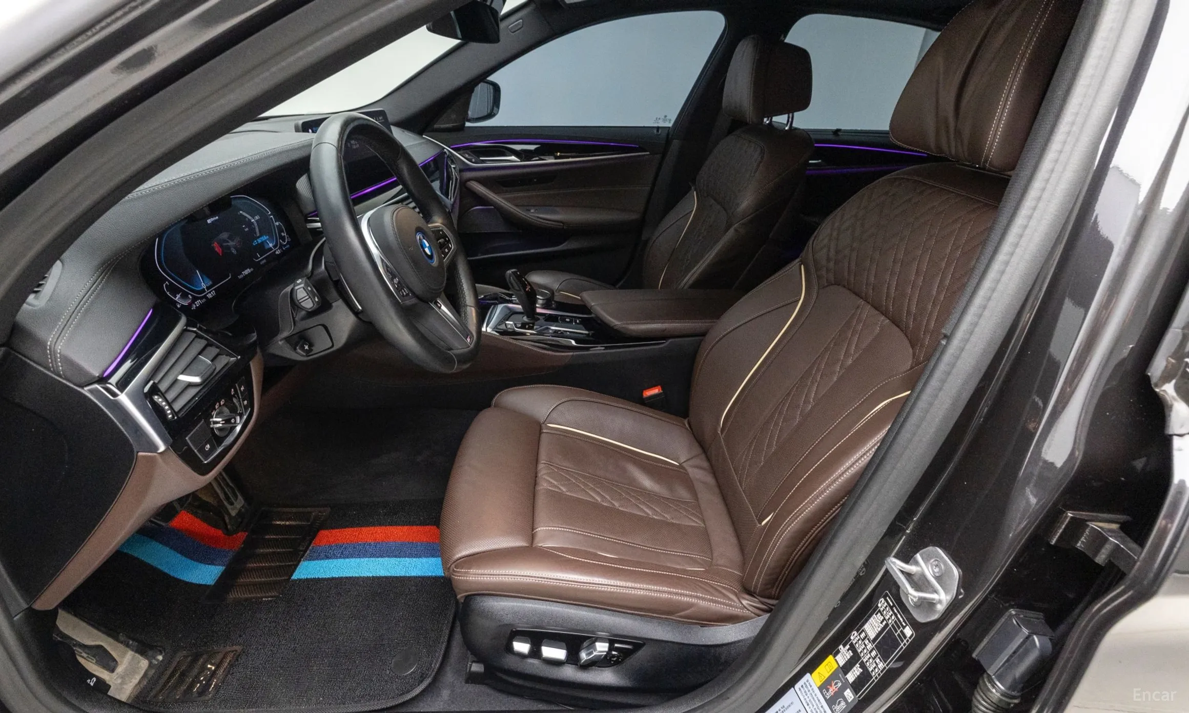 BMW 5 Series (G30) превью 12