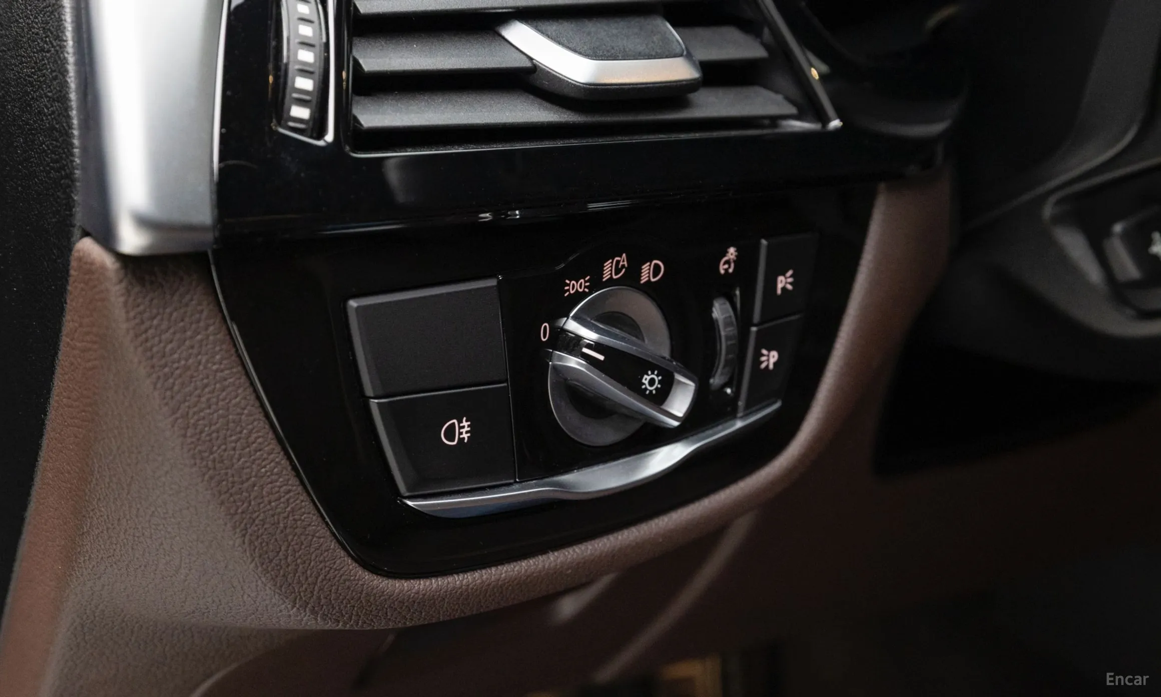 BMW 5 Series (G30) превью 20