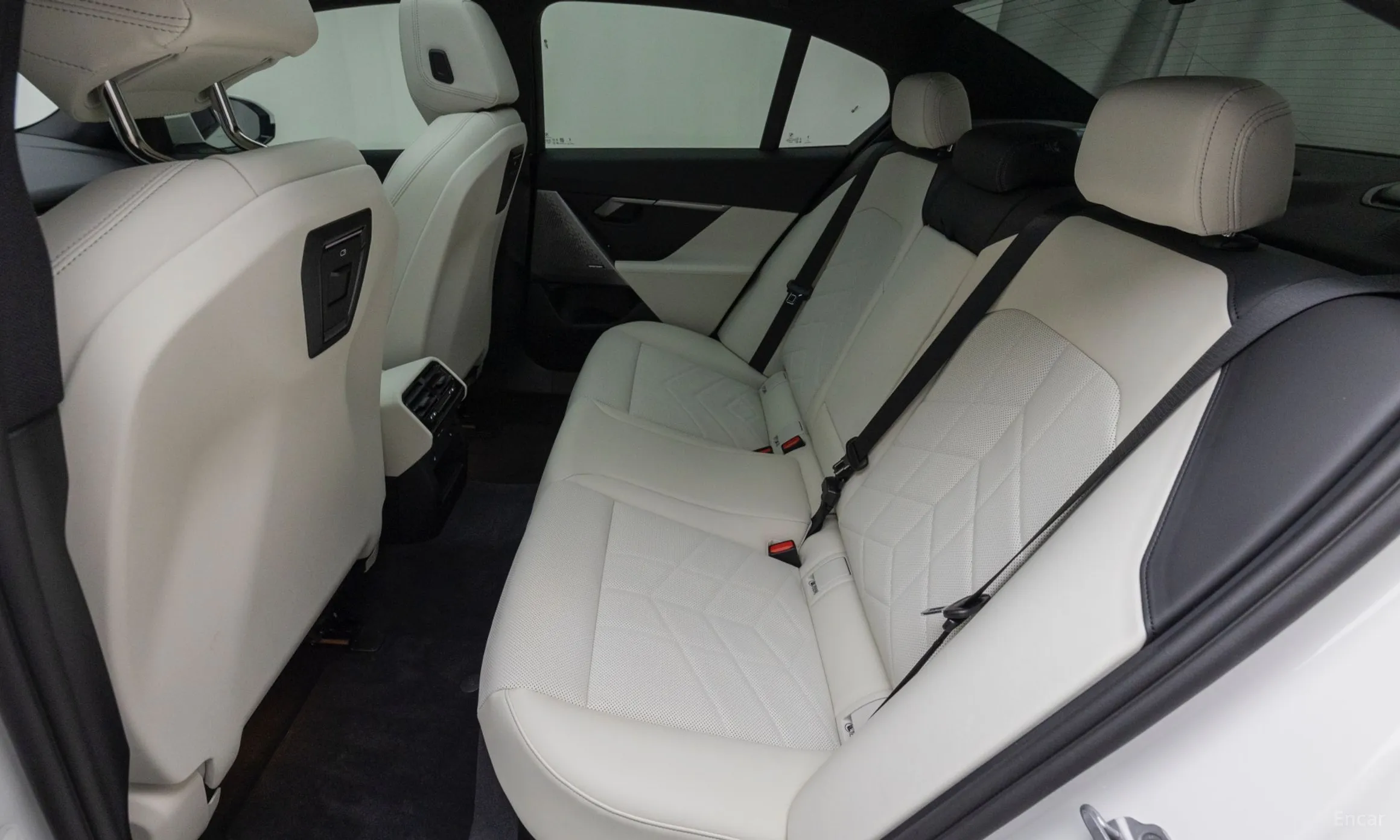 BMW 5 Series (G60) превью 13