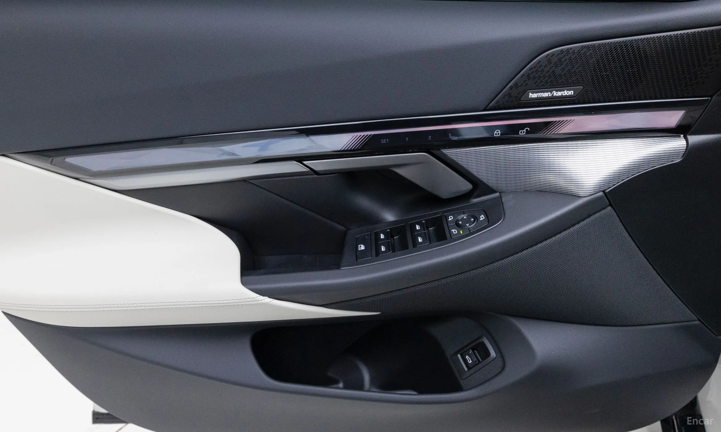 BMW 5 Series (G60) превью 17