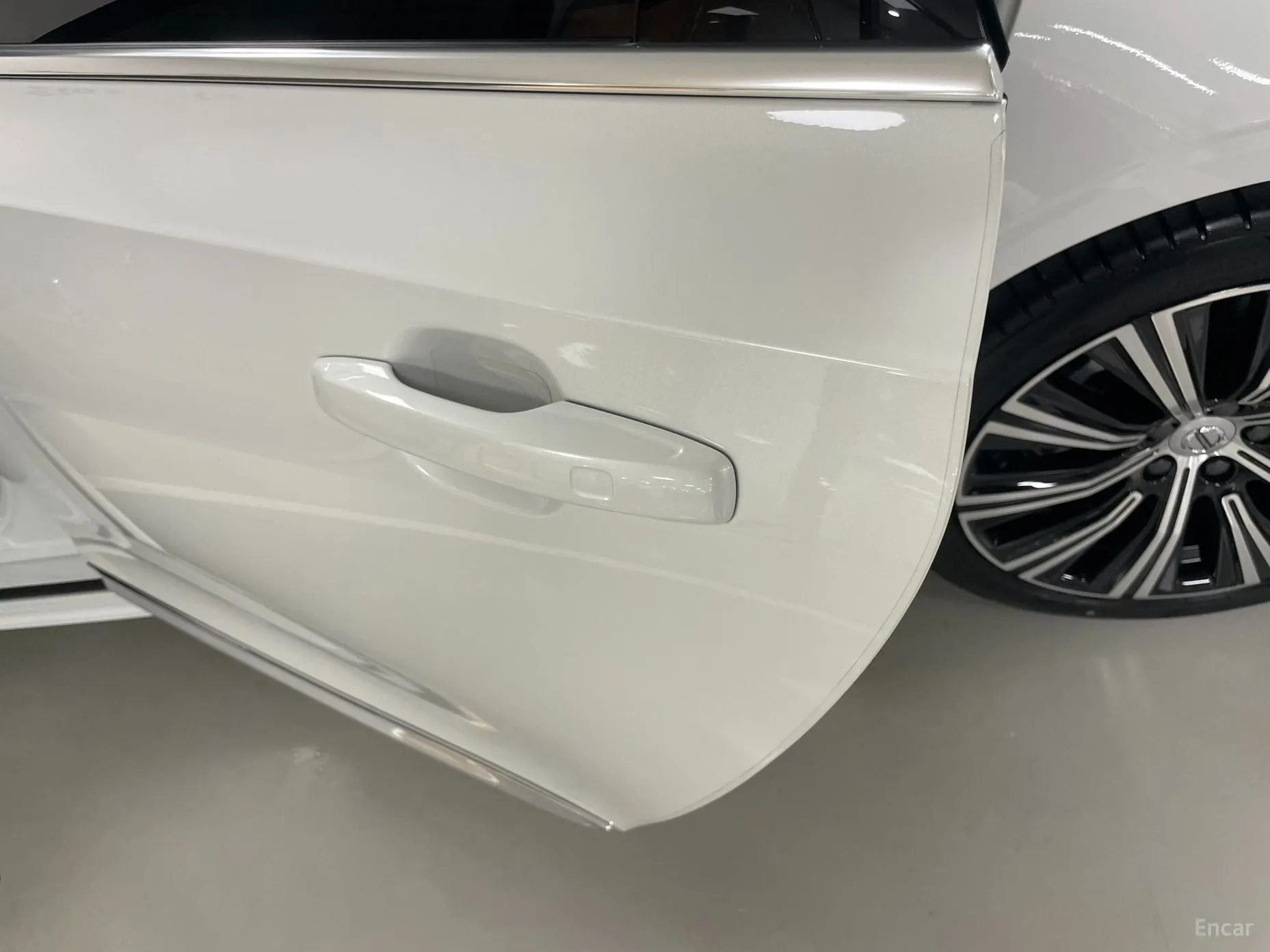 Volvo S90 превью 17
