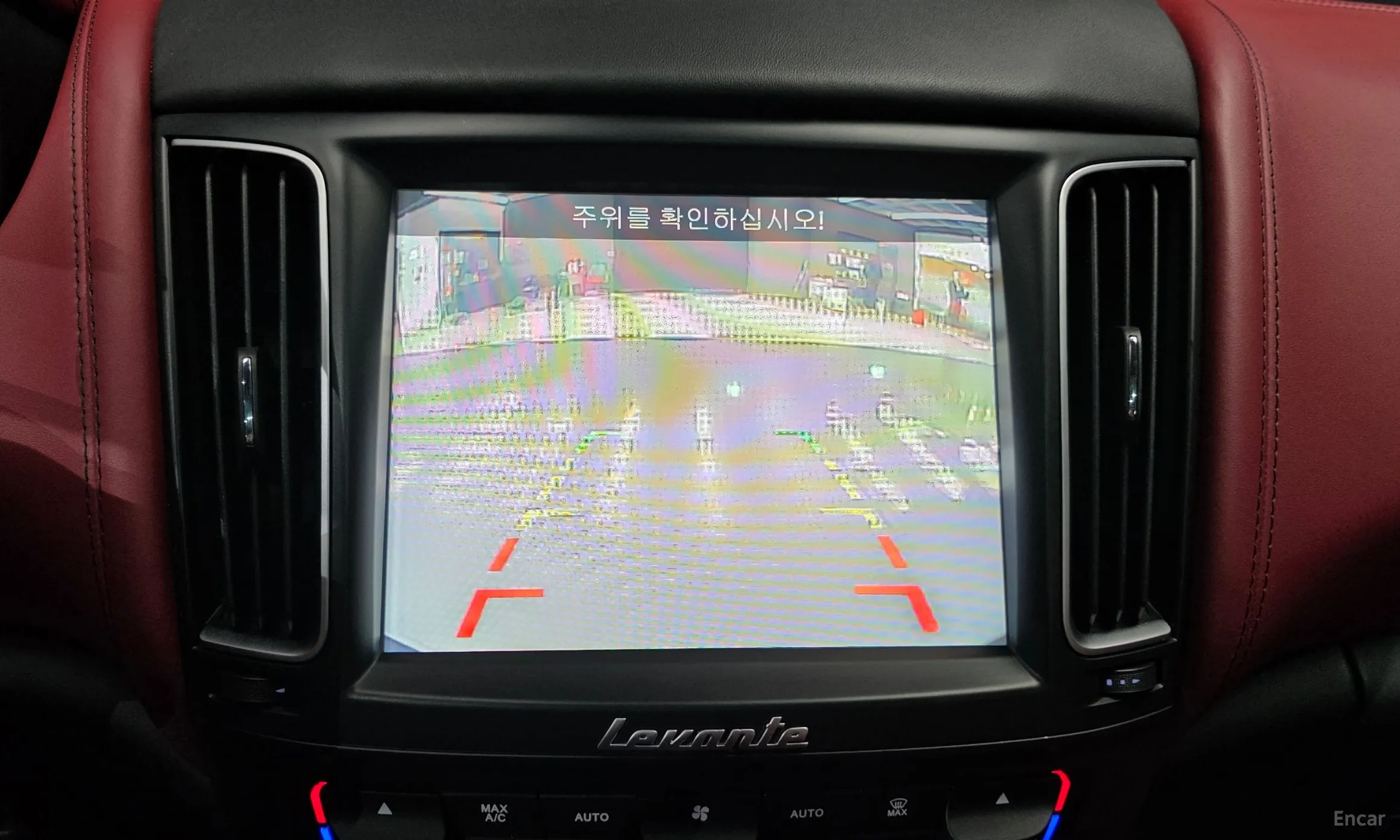 Maserati Levante превью 15
