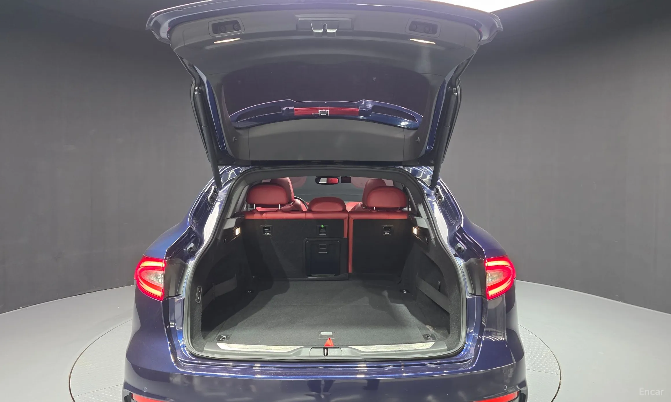 Maserati Levante превью 20
