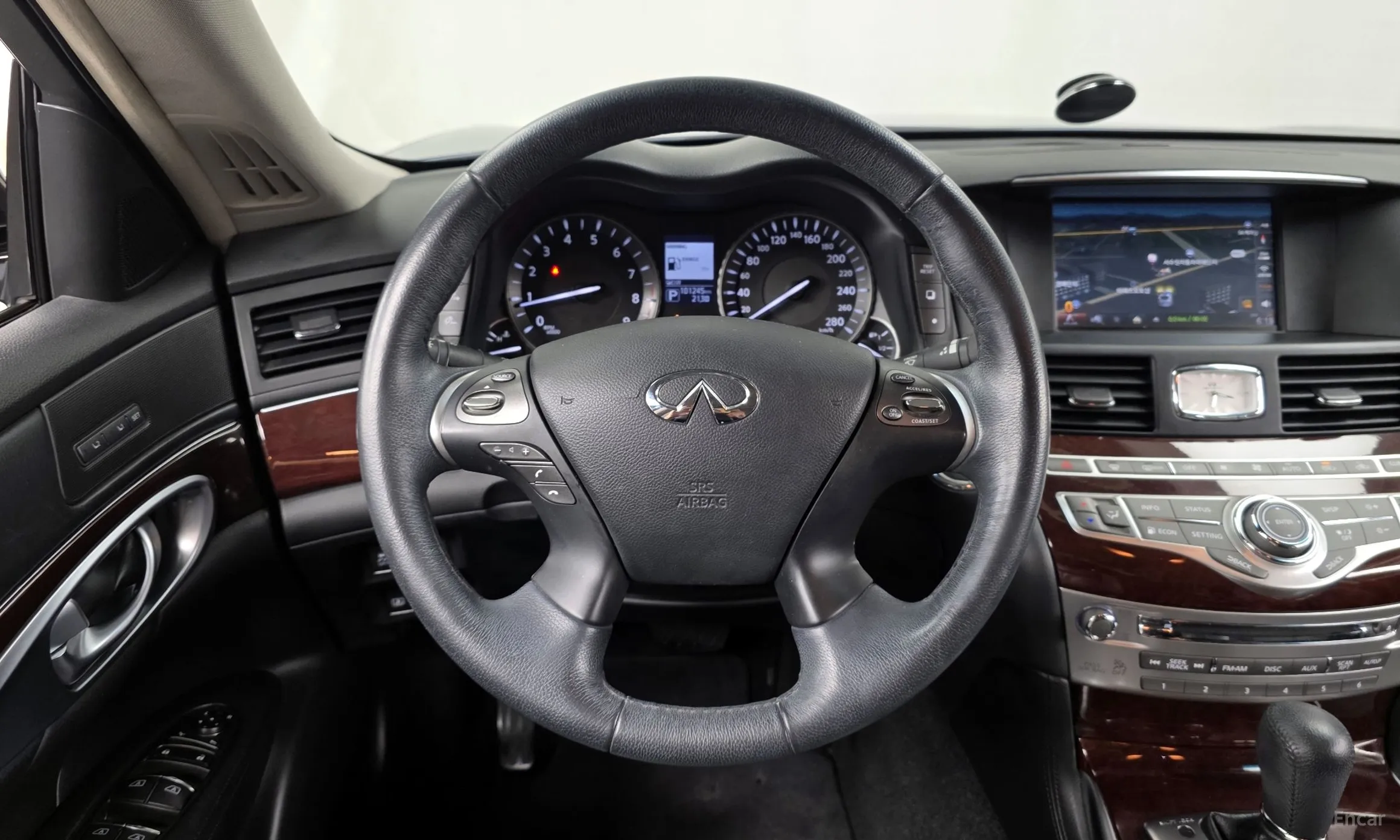 Infiniti Q70 превью 13