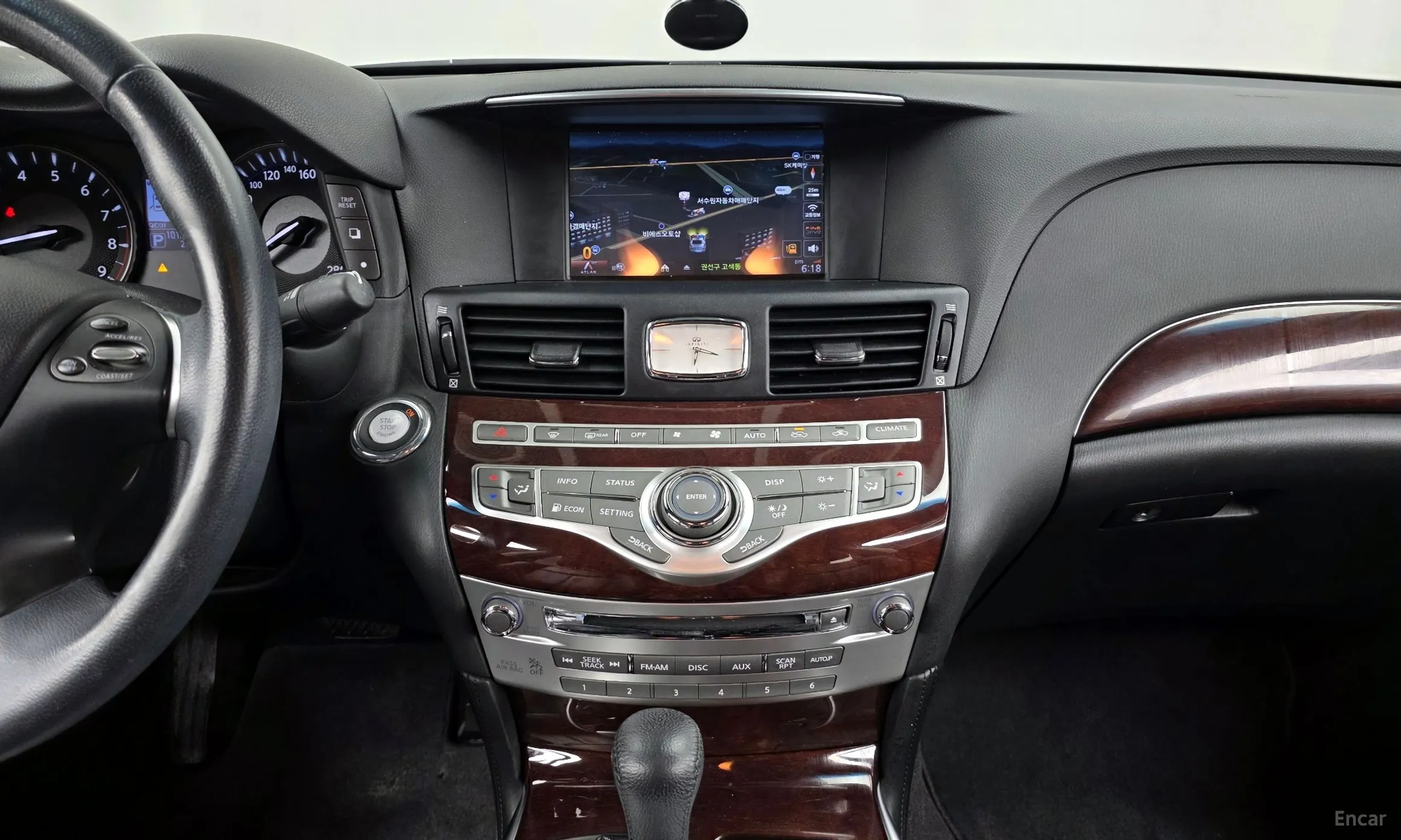 Infiniti Q70 превью 14
