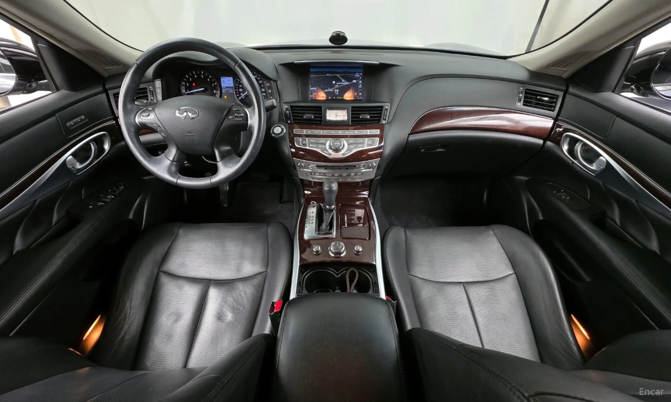 Infiniti Q70 превью 7