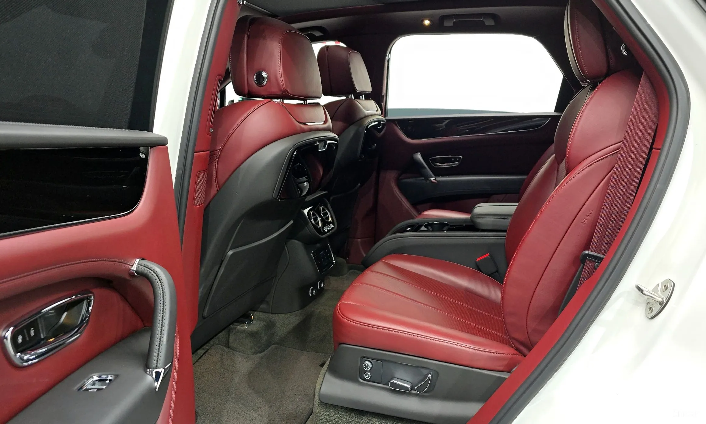 Bentley Bentayga превью 12