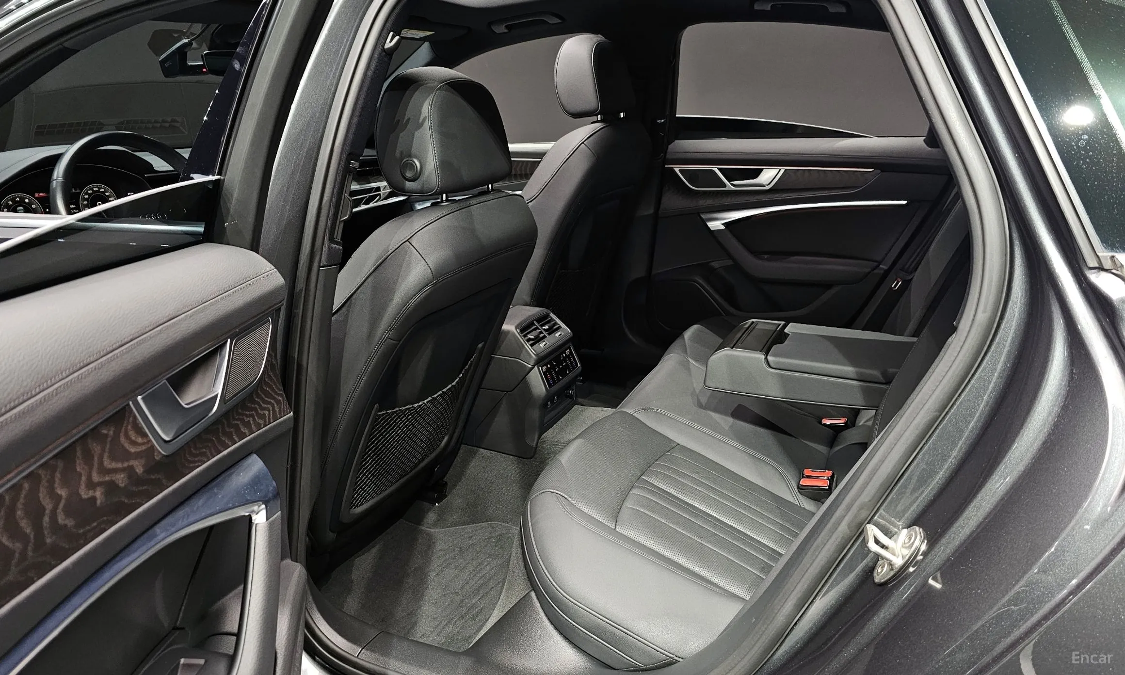 Audi A6 (C8) превью 10