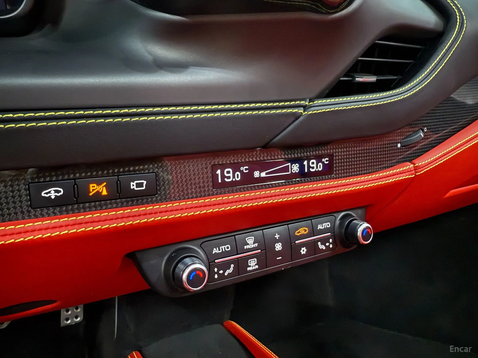 Ferrari F8 Spider превью 15