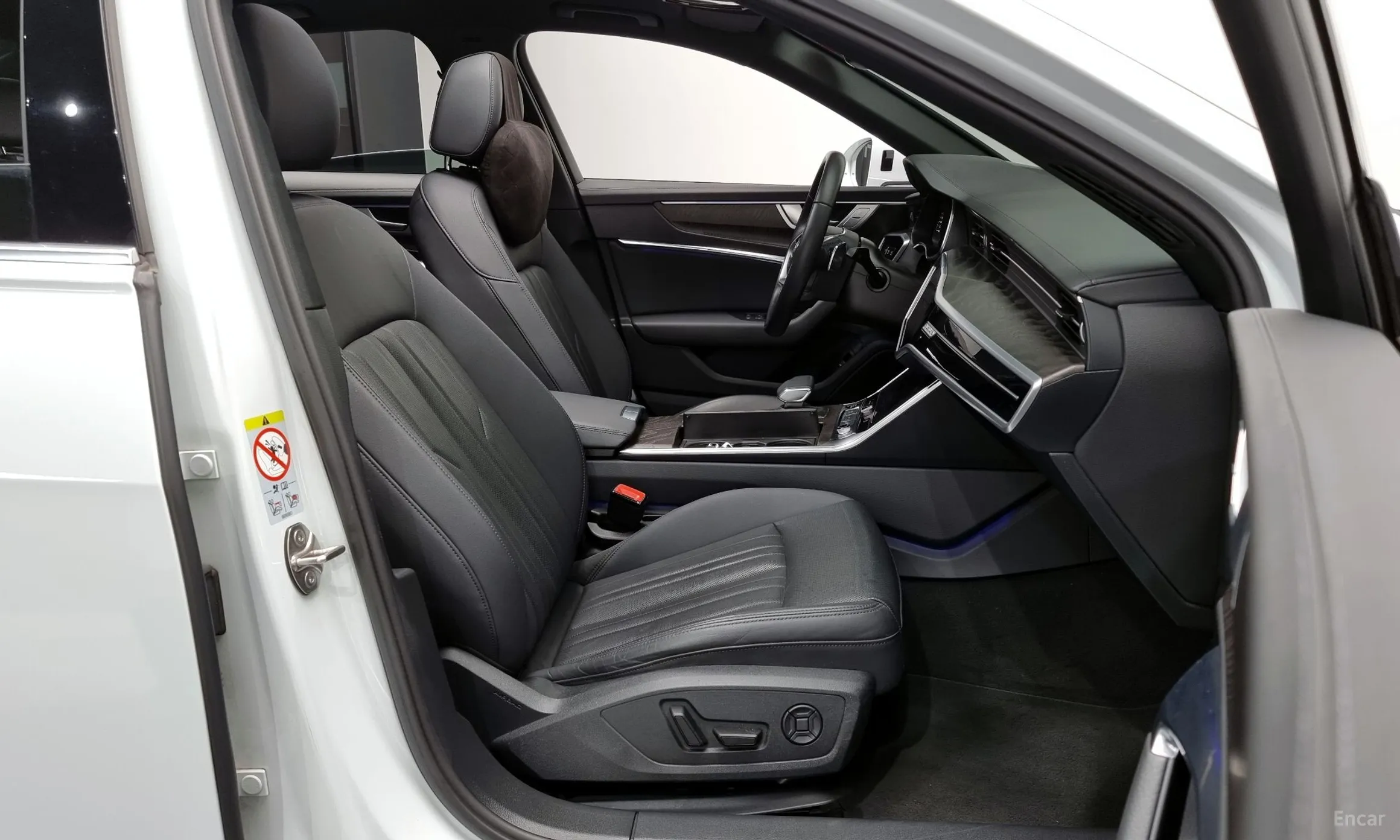 Audi A6 (C8) превью 11