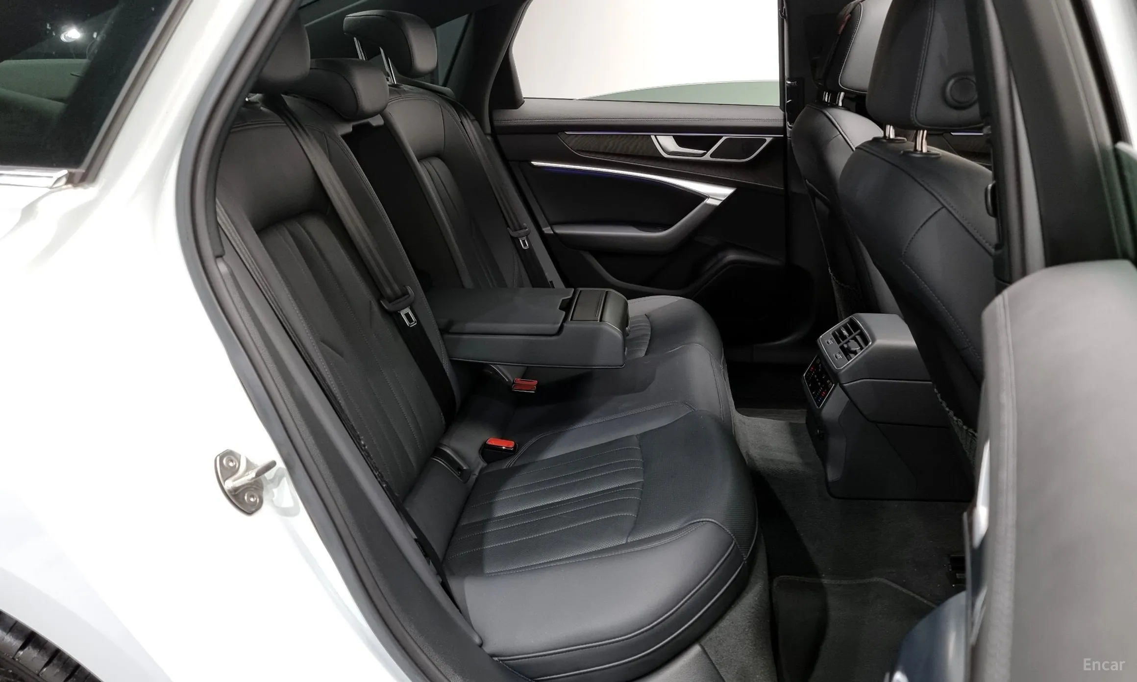 Audi A6 (C8) превью 12