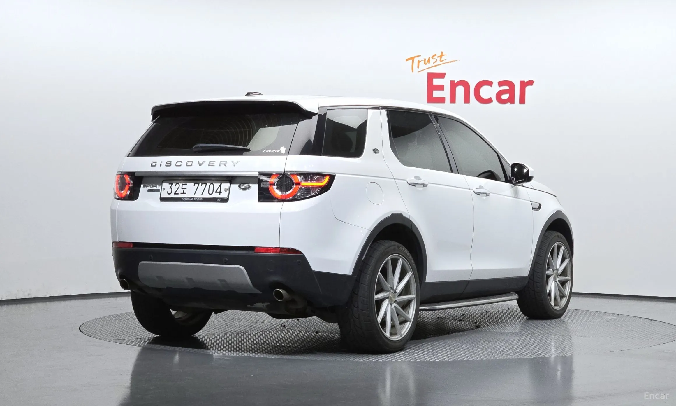 Land Rover Discovery Sports превью 2