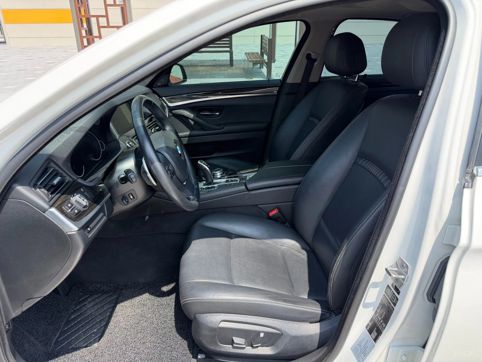 BMW 5 Series (F10) превью 10