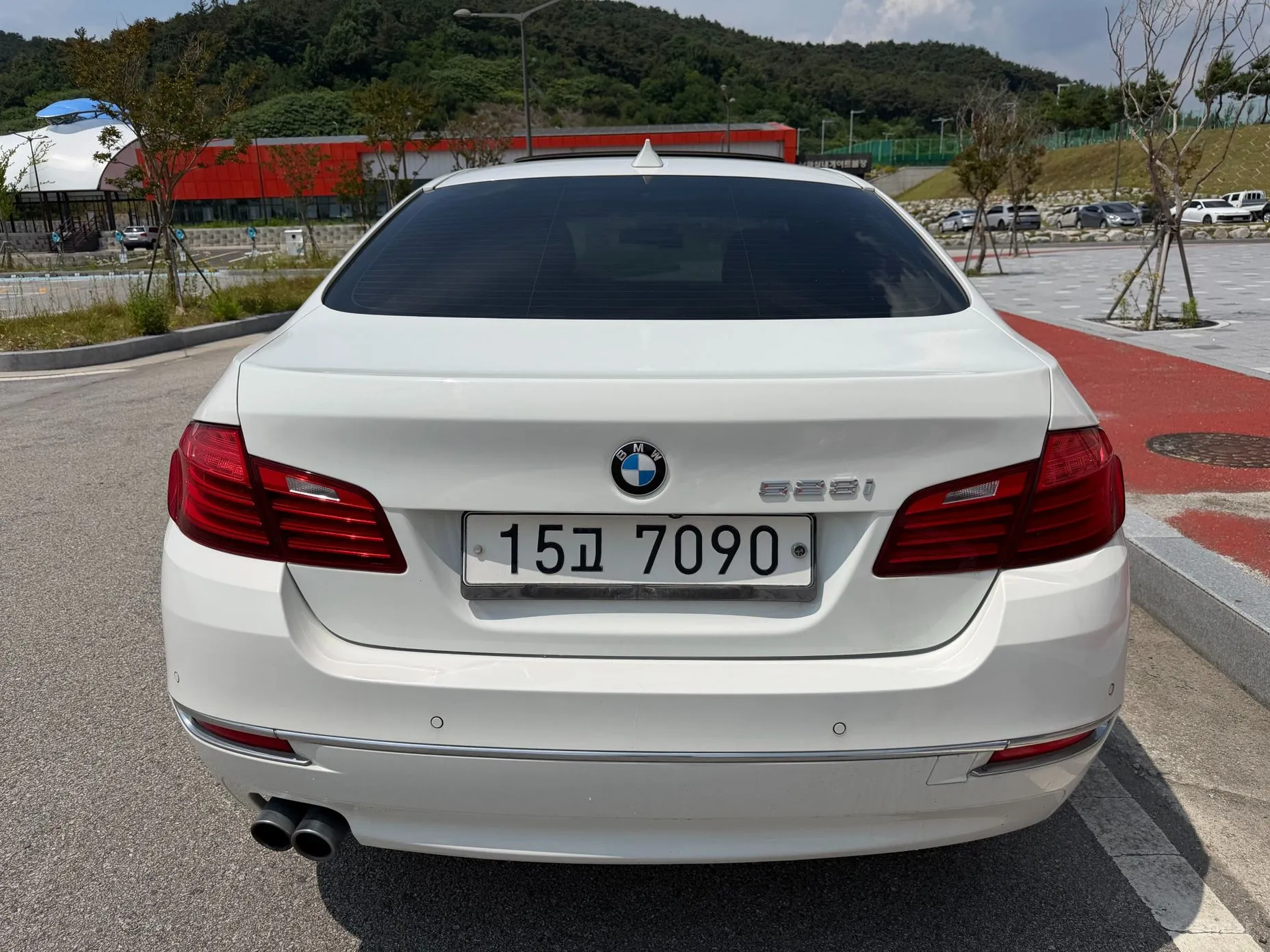 BMW 5 Series (F10) превью 18