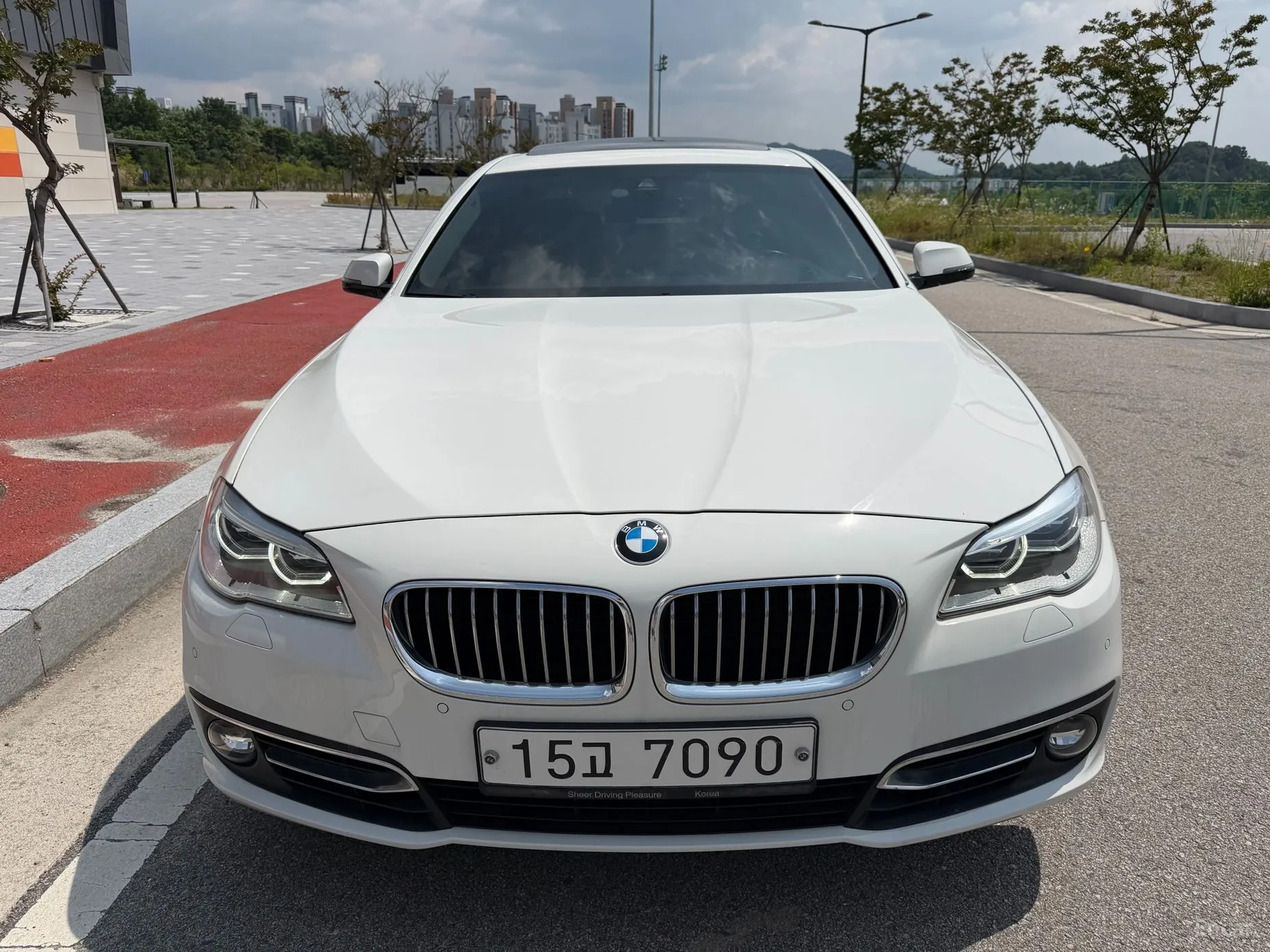 BMW 5 Series (F10) превью 19