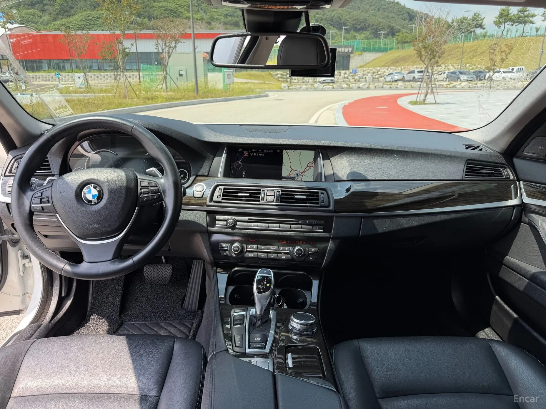 BMW 5 Series (F10) превью 7