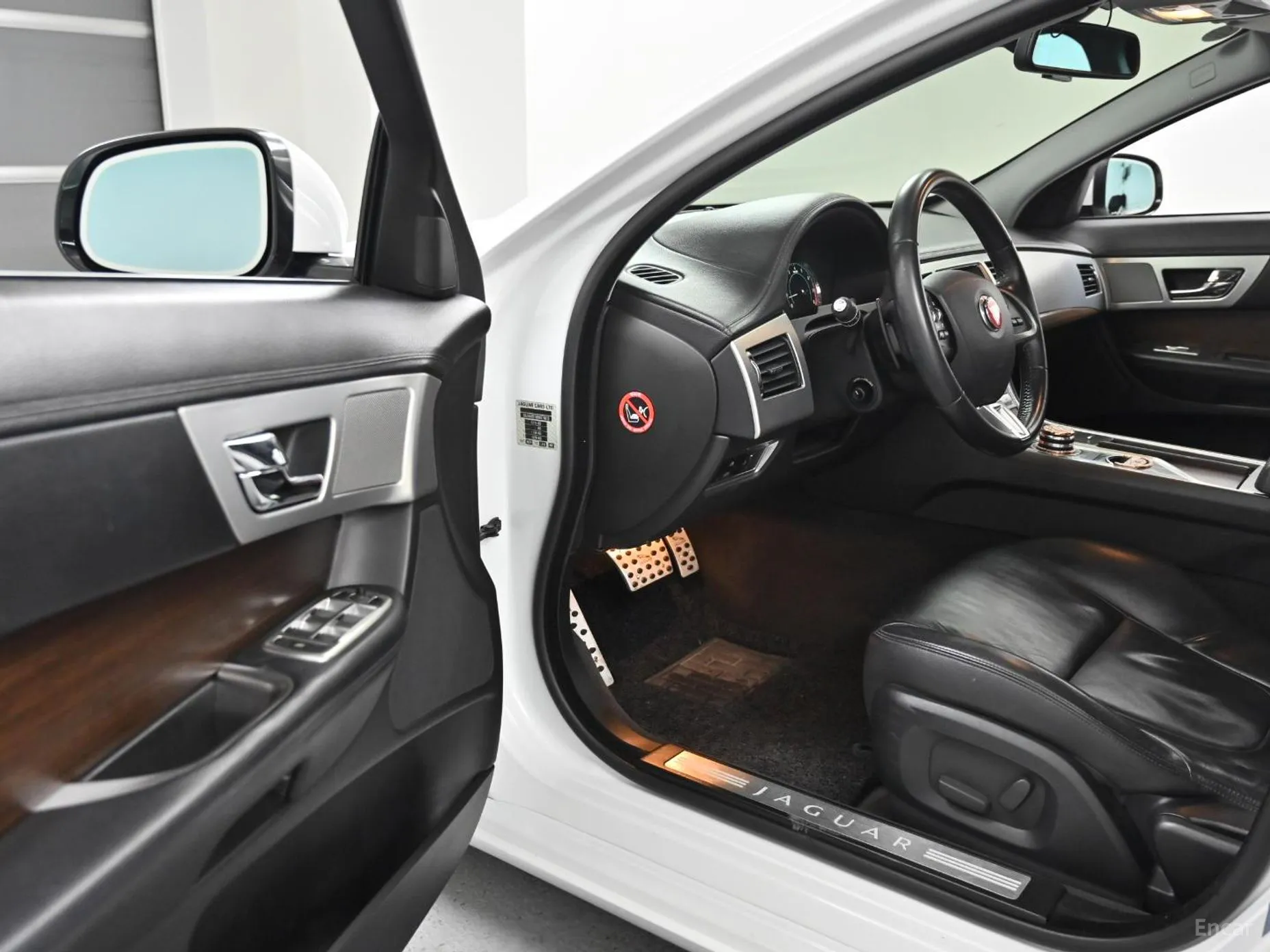 Jaguar New XF превью 11