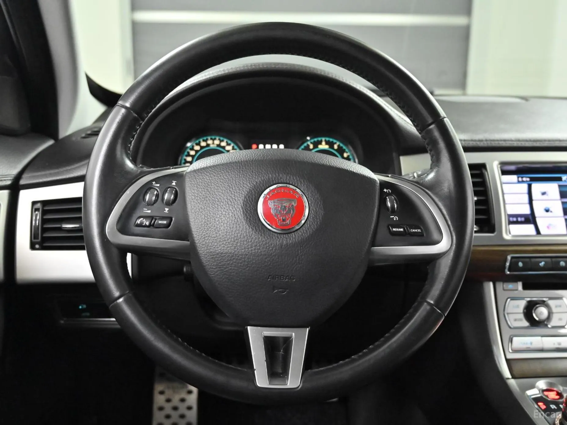 Jaguar New XF превью 13