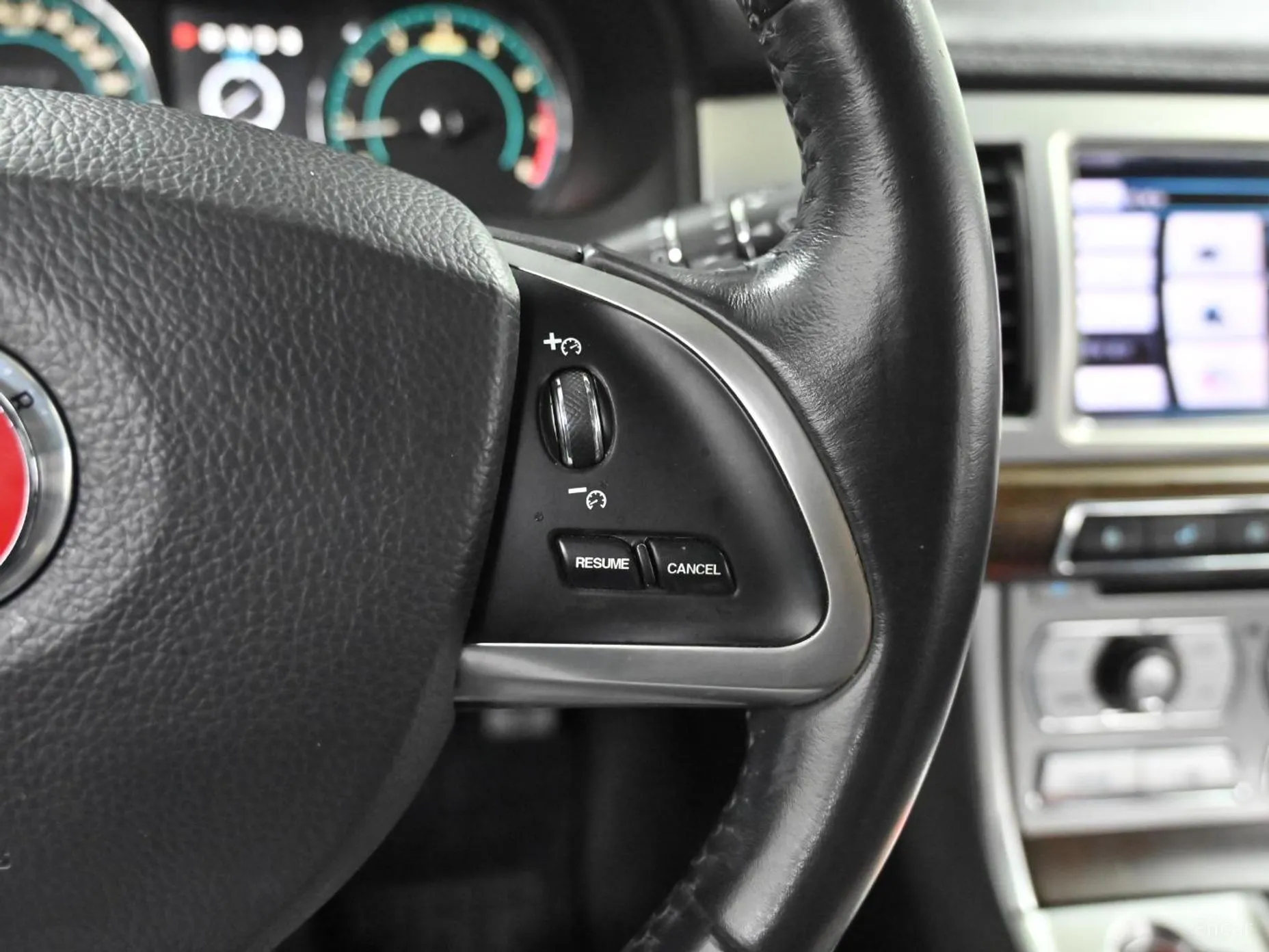 Jaguar New XF превью 17