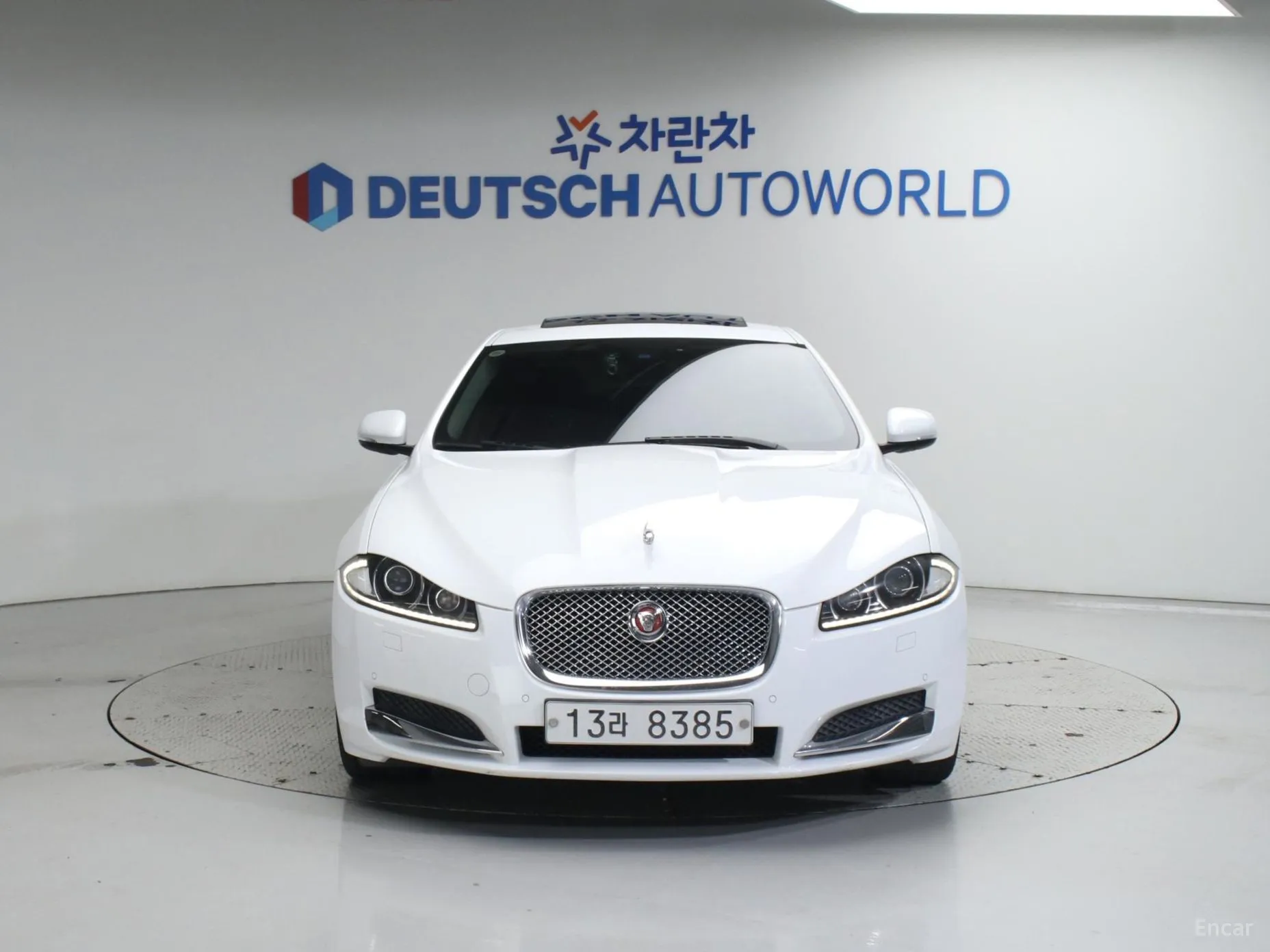 Jaguar New XF превью 3