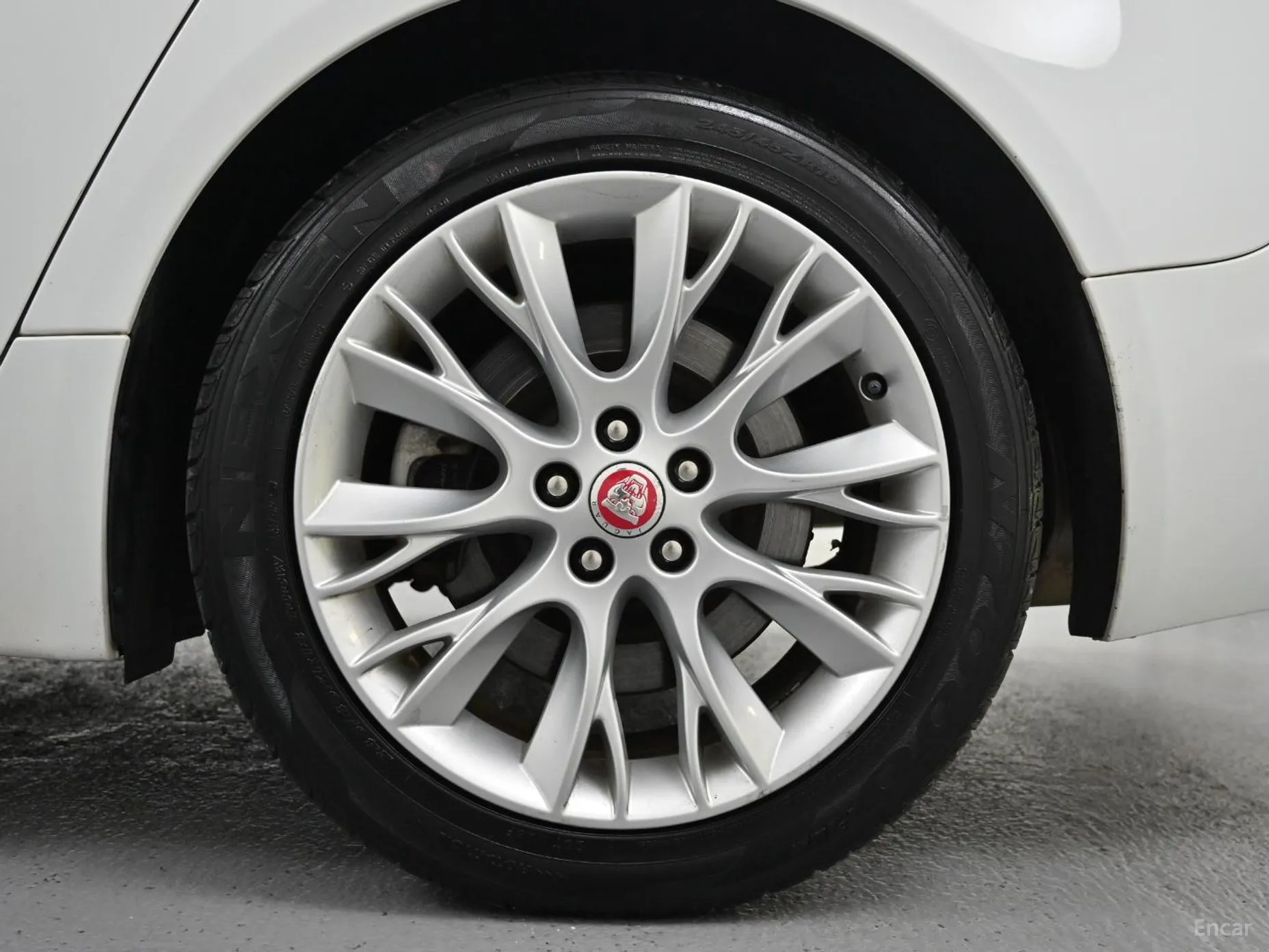 Jaguar New XF превью 5