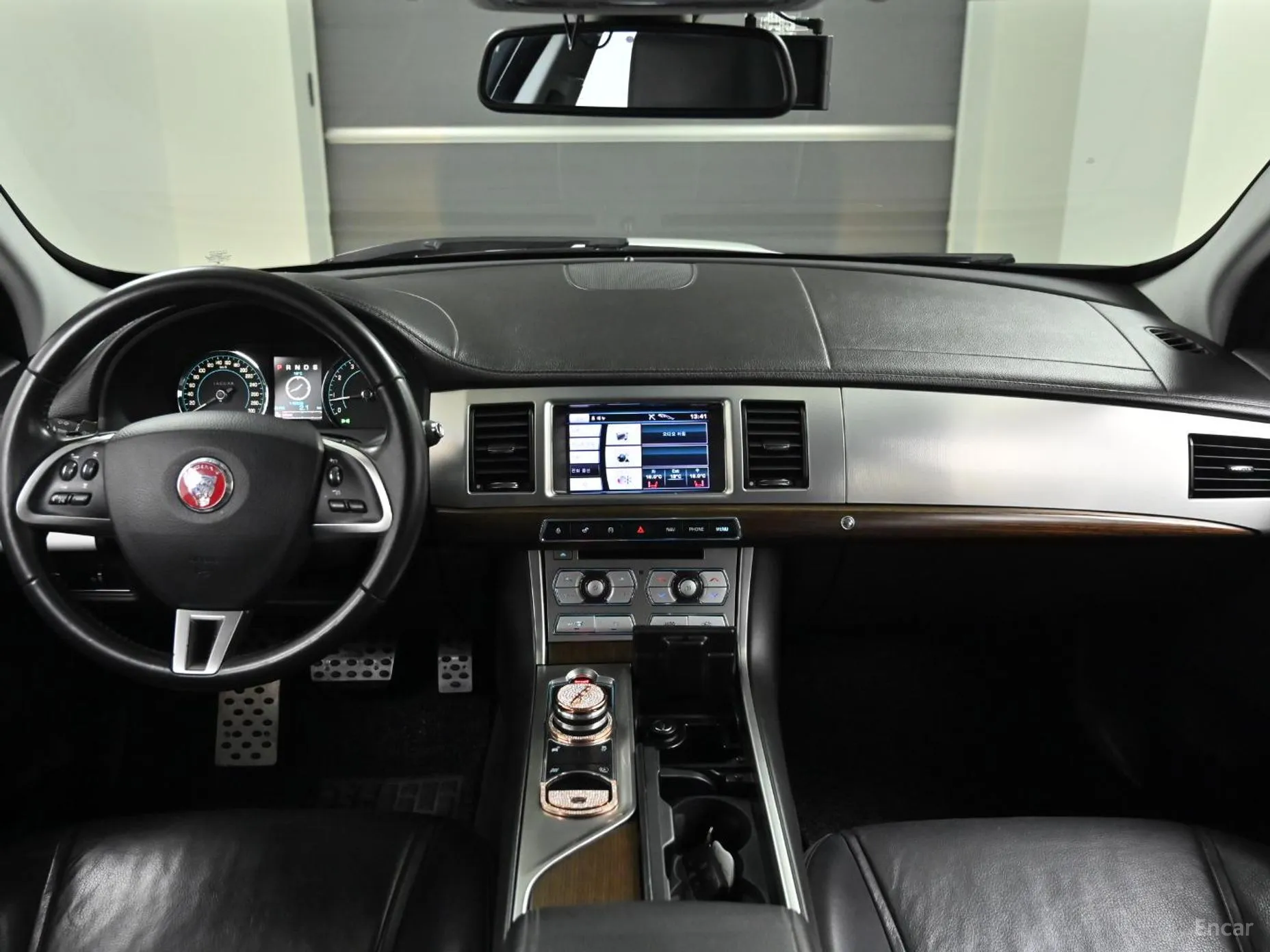Jaguar New XF превью 7