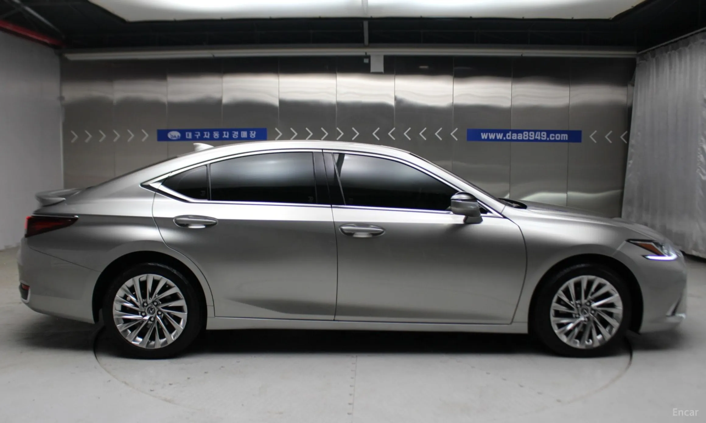 Lexus ES300h 7th Generation превью 18