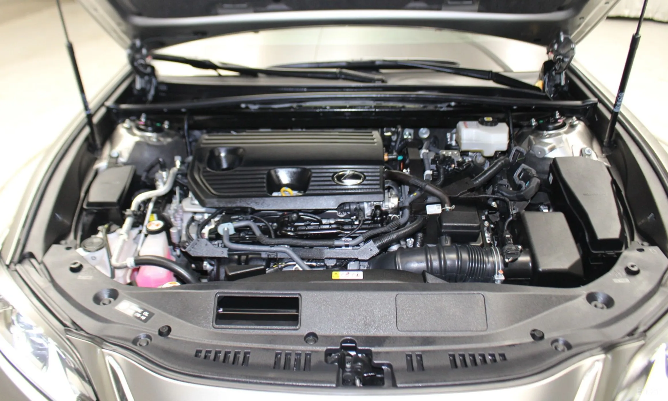 Lexus ES300h 7th Generation превью 6