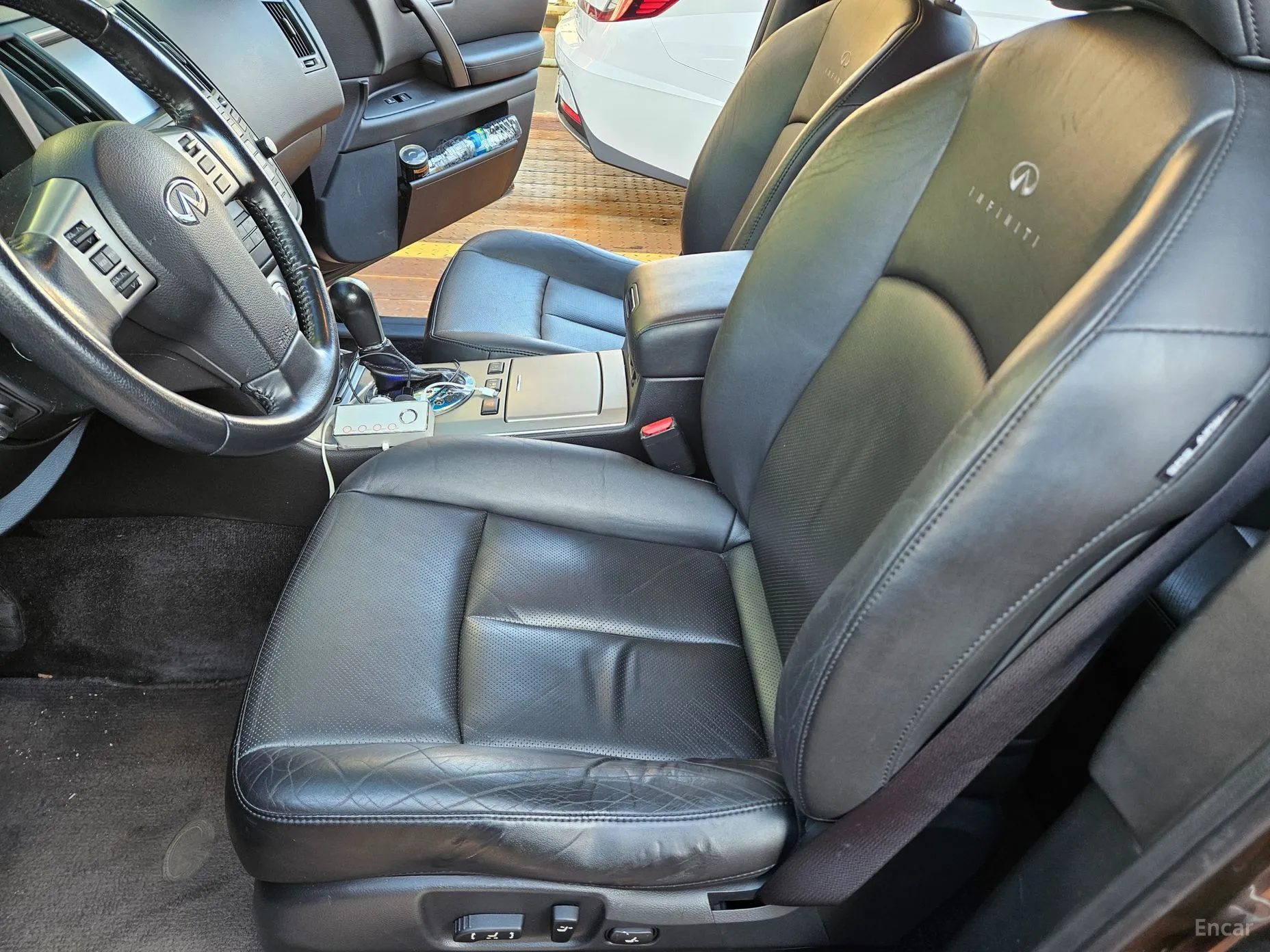 Infiniti FX35 превью 11