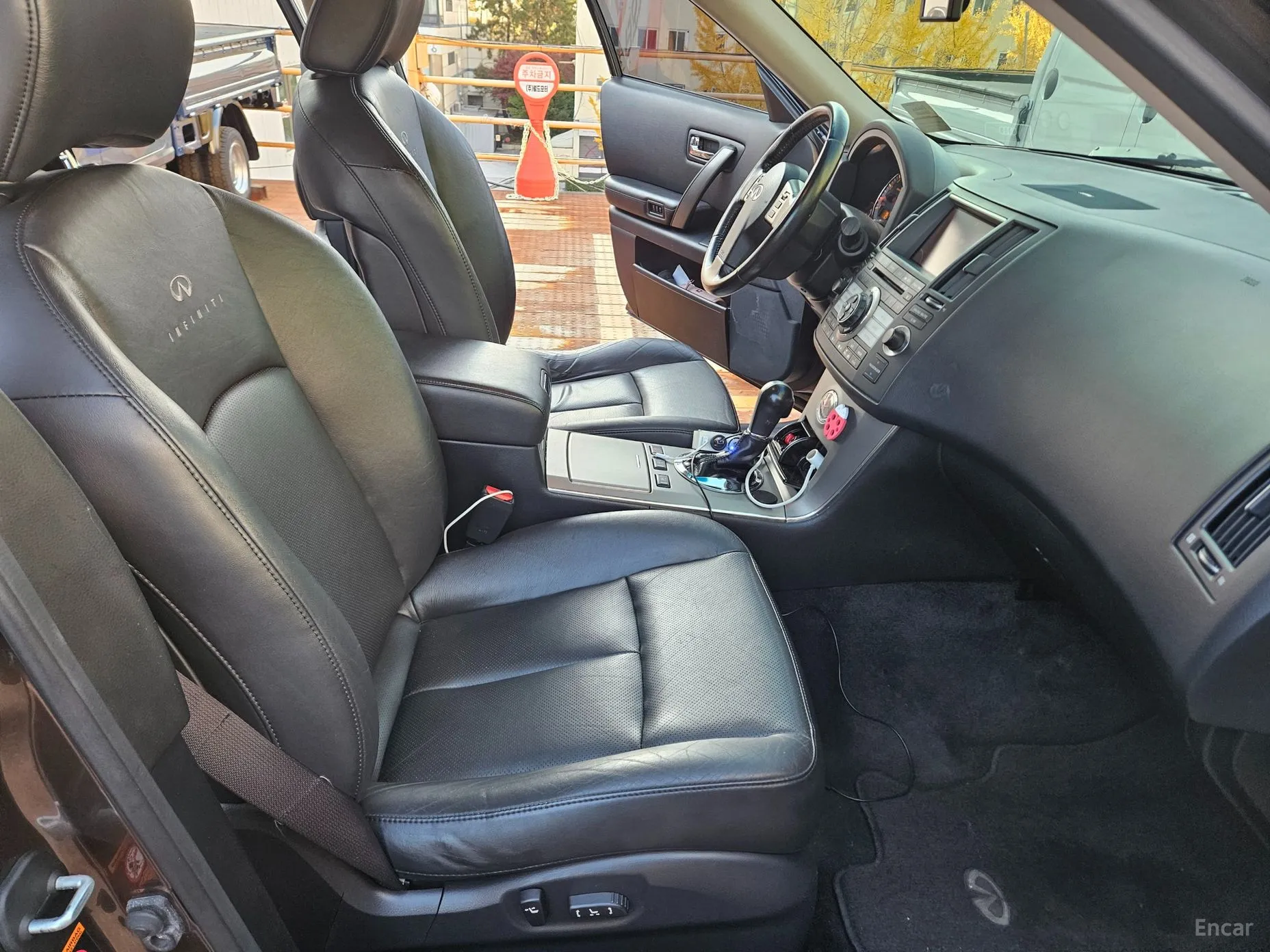 Infiniti FX35 превью 12