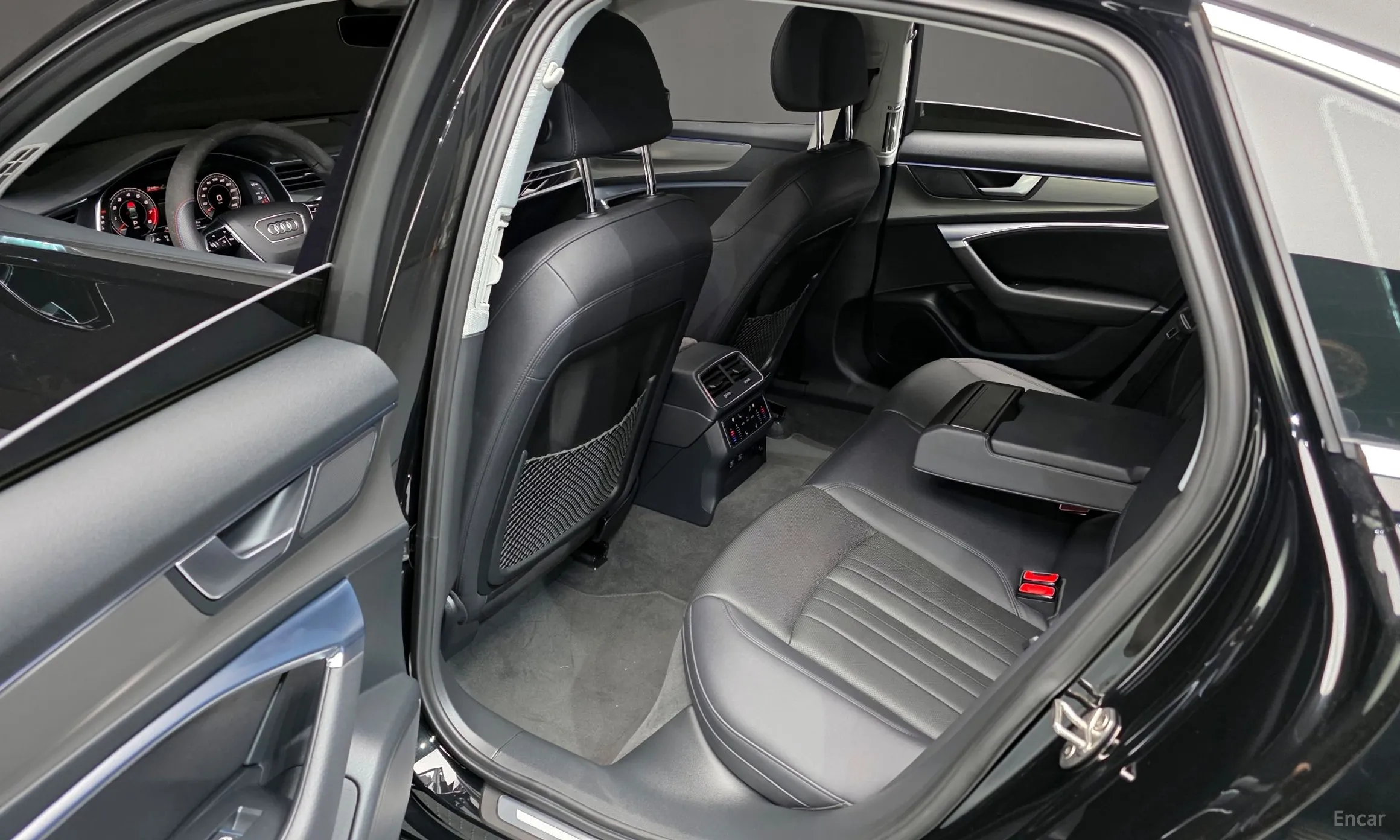 Audi A6 (C8) превью 11