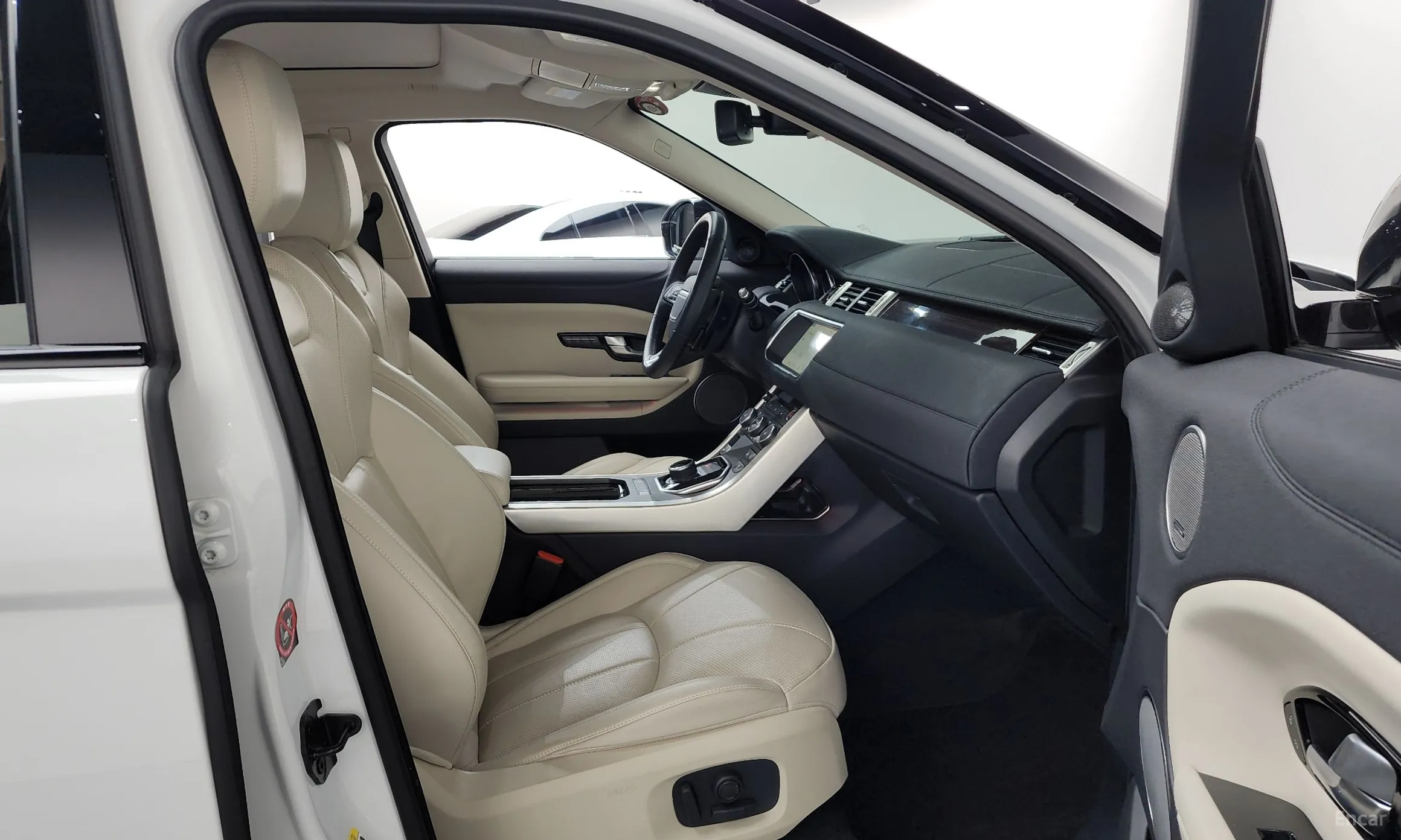 Land Rover Range Rover Evoque превью 11
