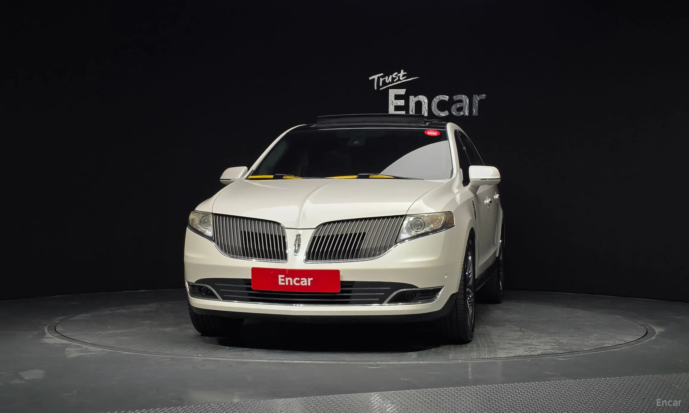 Lincoln MKT превью 3