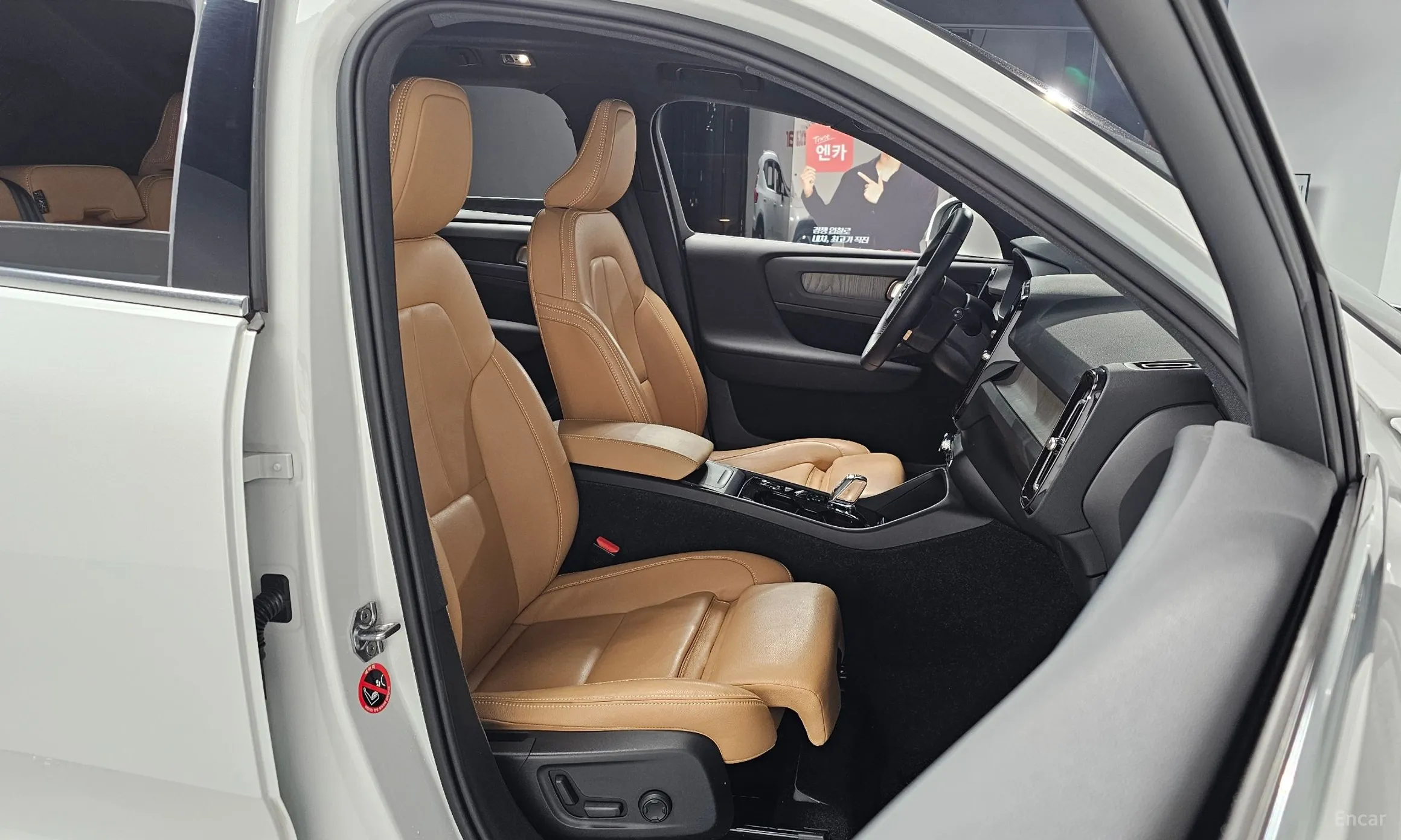 Volvo XC40 превью 10