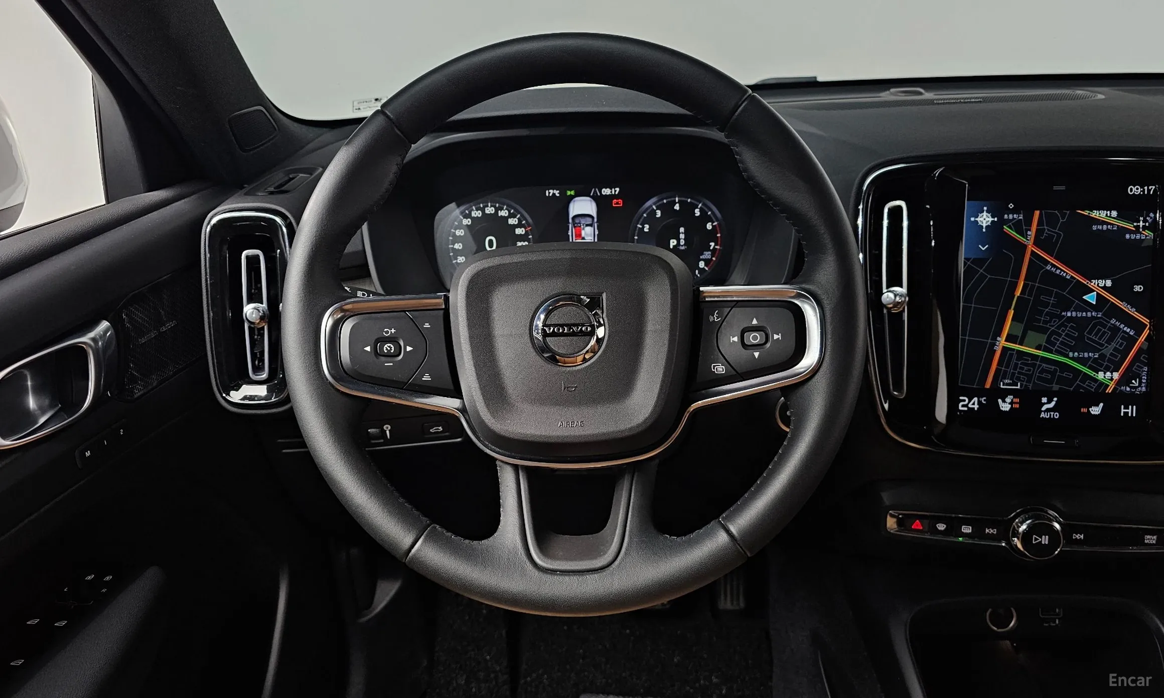 Volvo XC40 превью 13