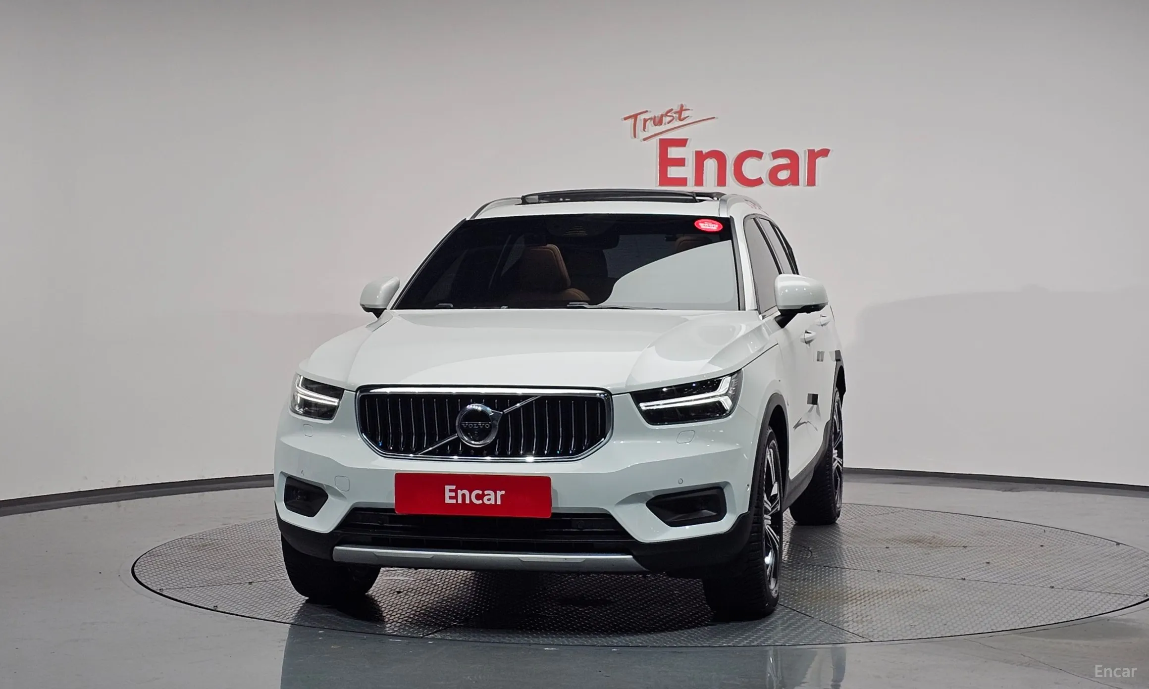Volvo XC40 превью 3