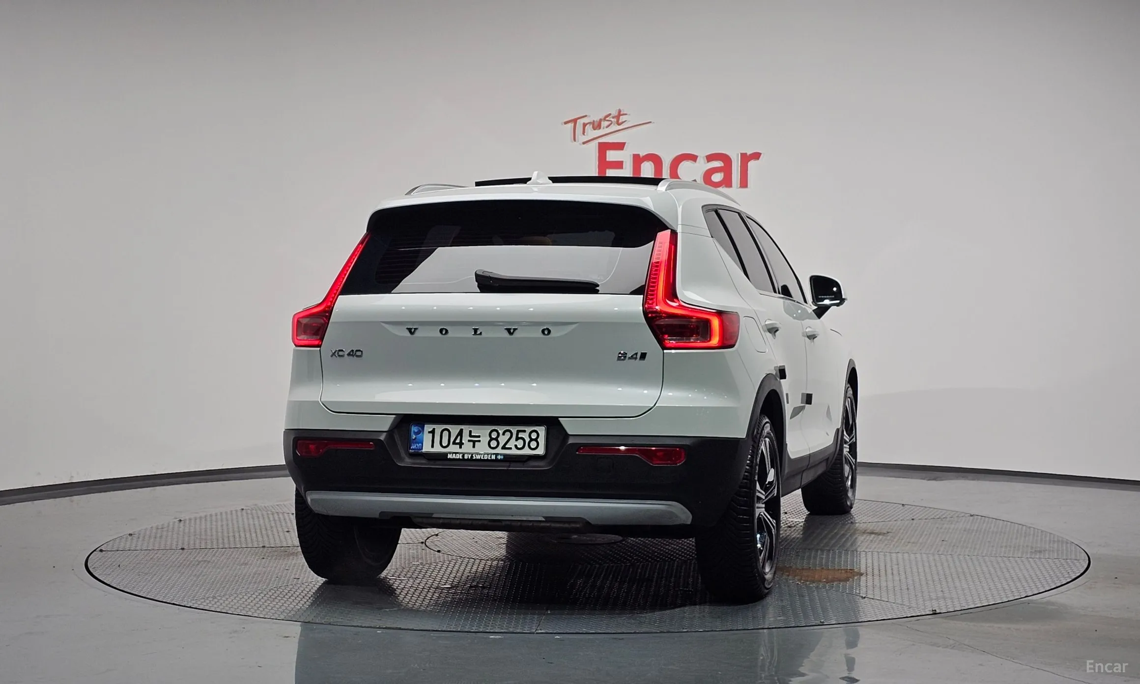 Volvo XC40 превью 4