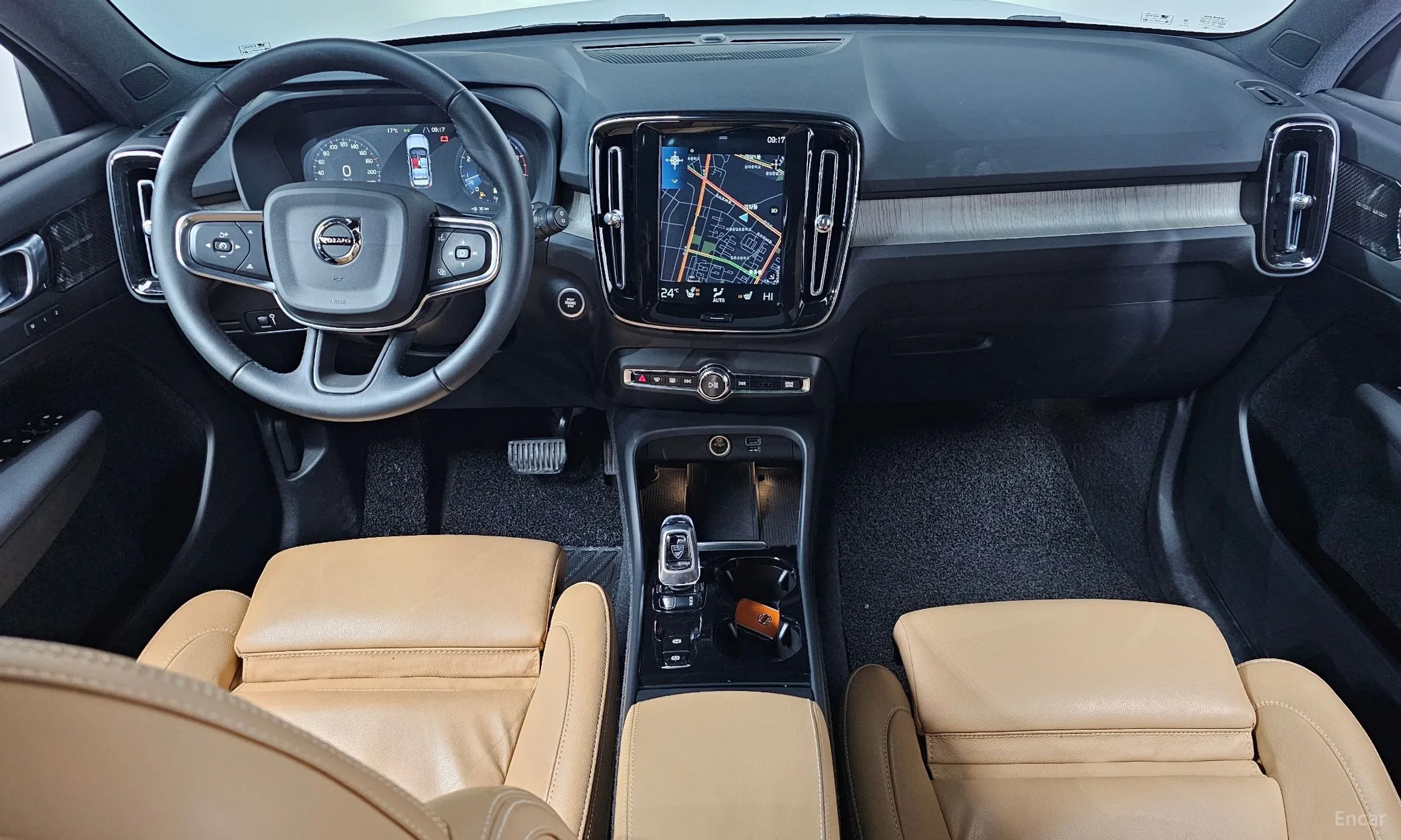 Volvo XC40 превью 7