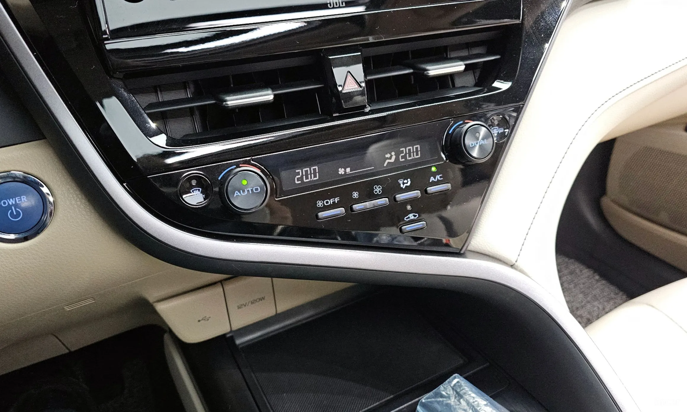 Toyota Camry (XV70) превью 18