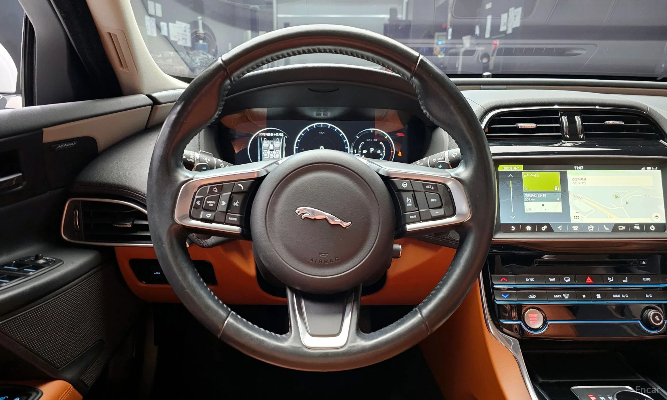 Jaguar XE превью 13