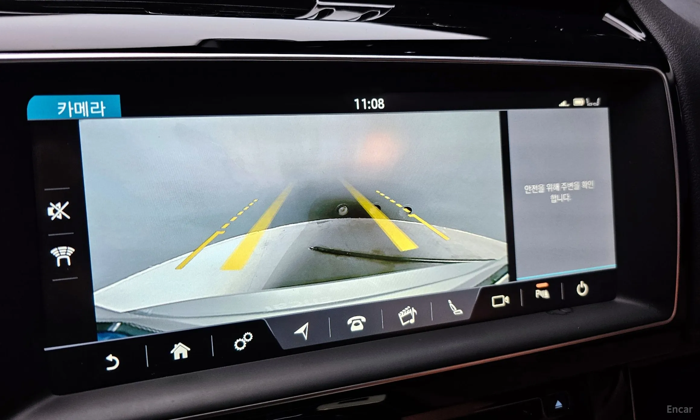 Jaguar XE превью 14