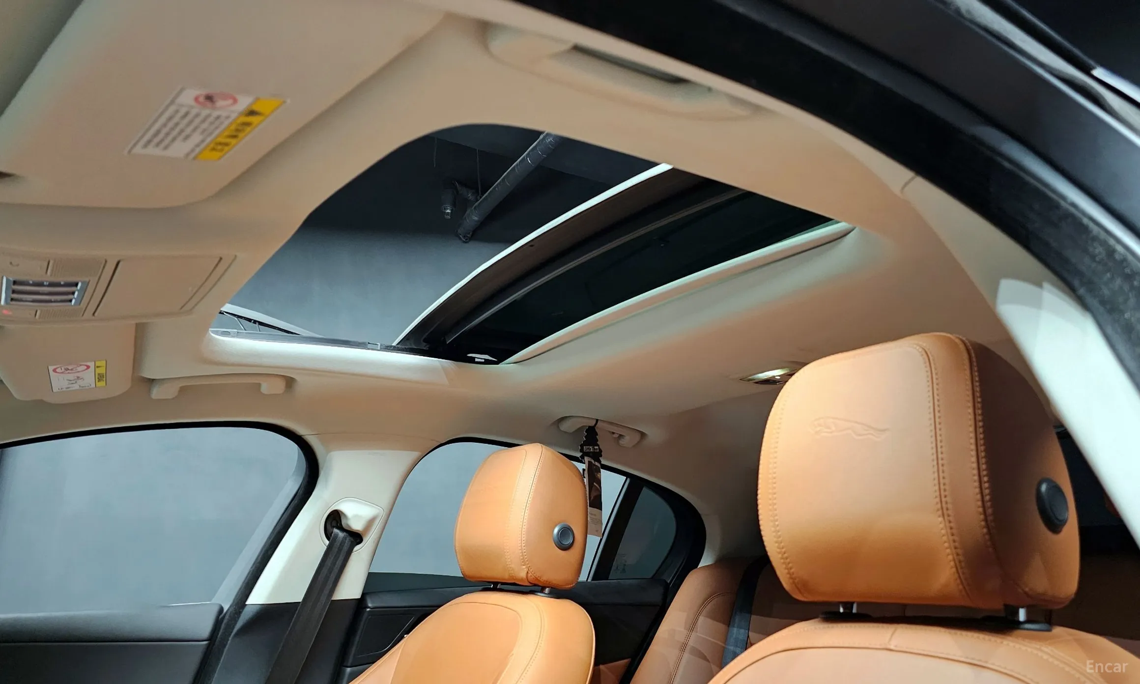 Jaguar XE превью 19