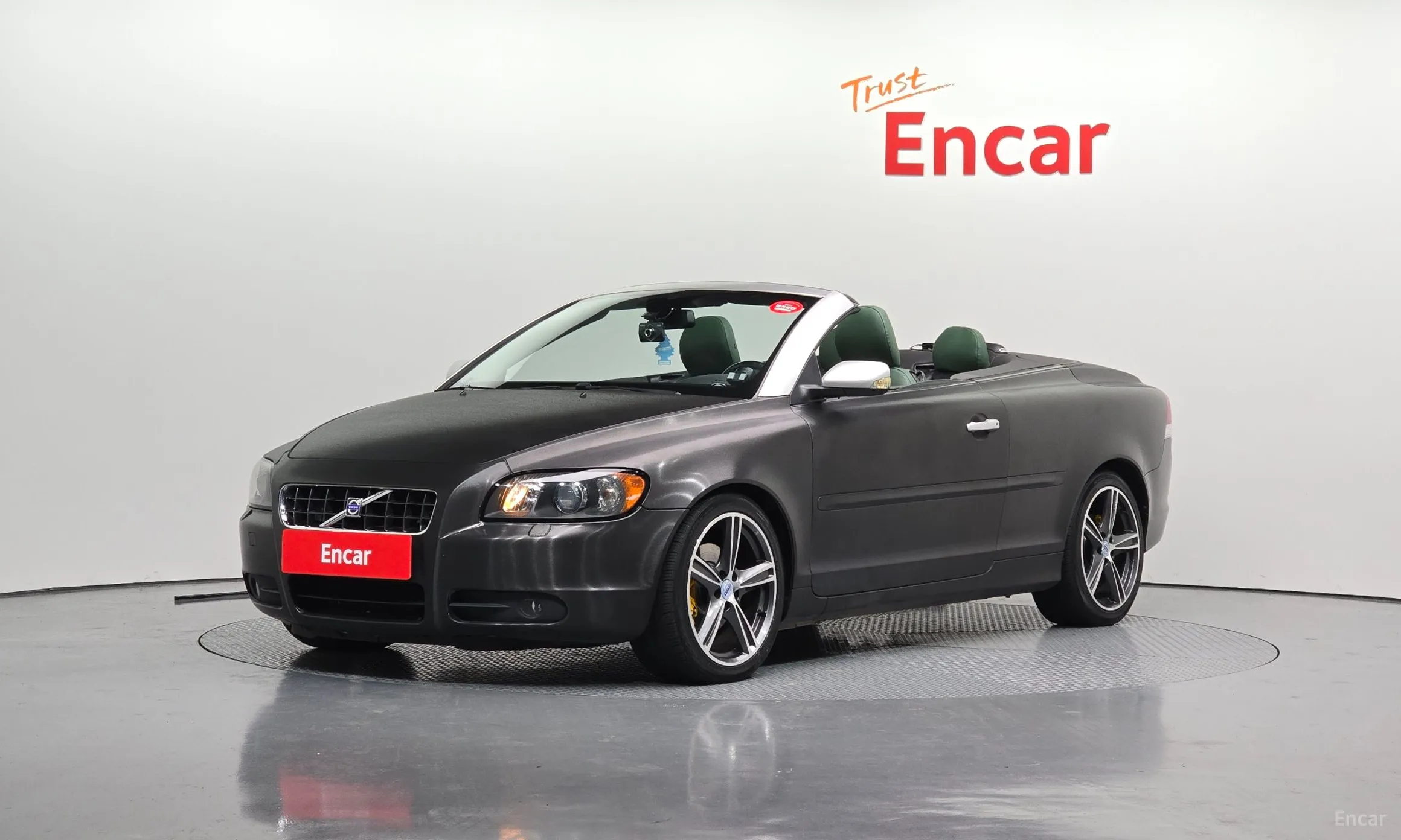 Volvo C70.