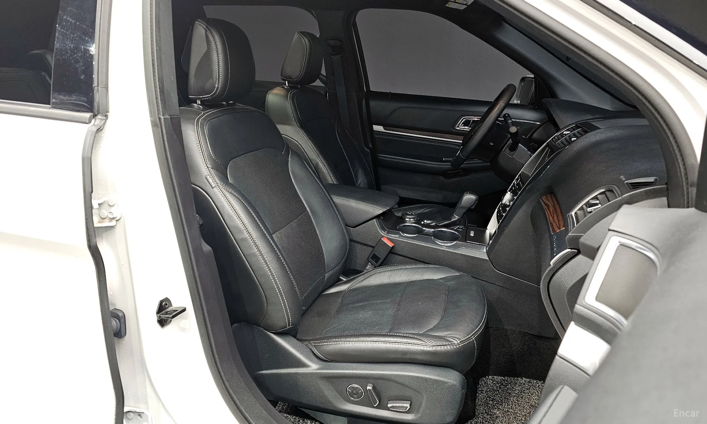 Ford Explorer превью 10