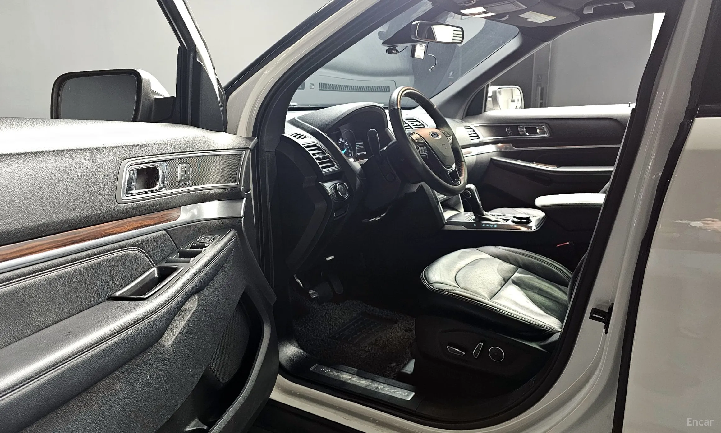 Ford Explorer превью 12