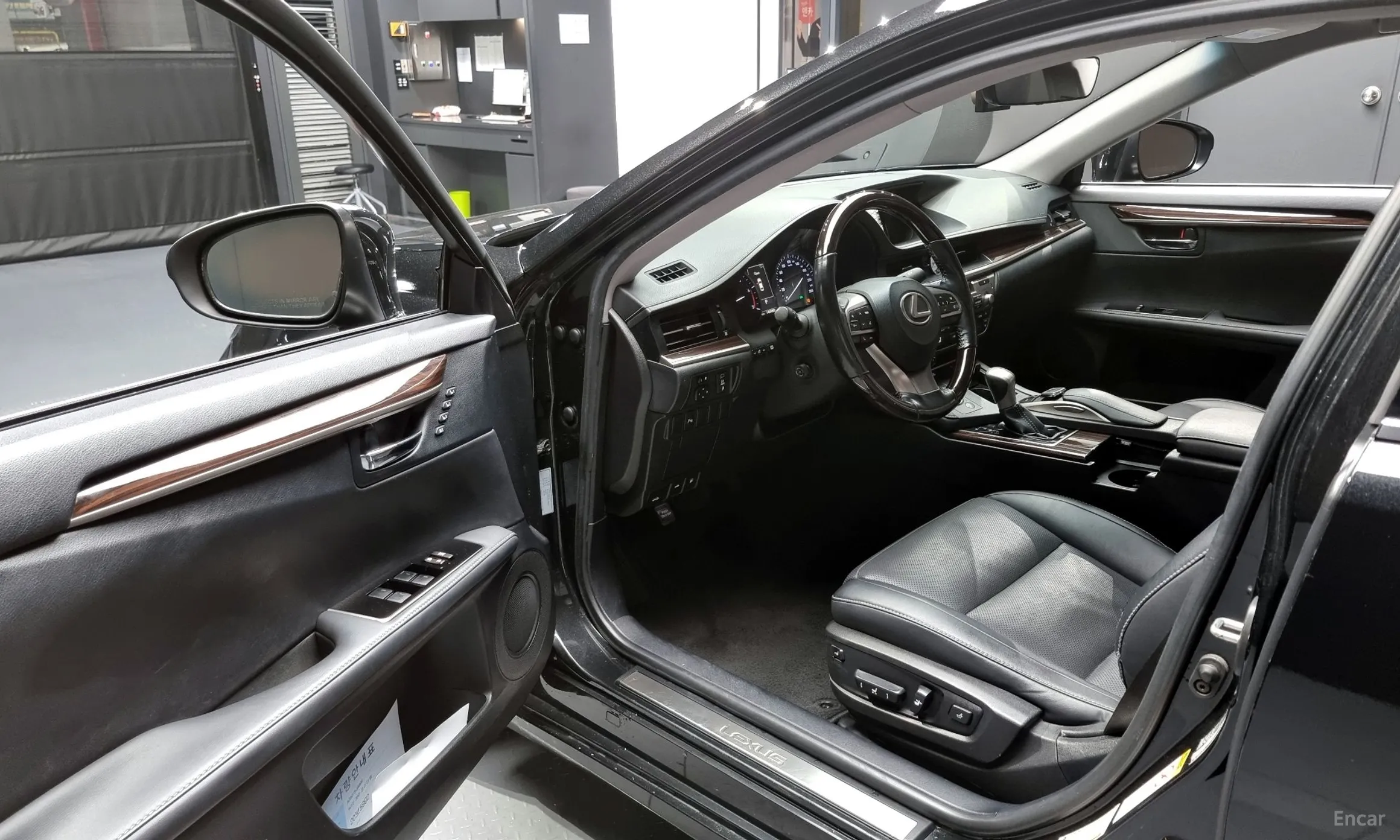 Lexus New ES350 превью 10
