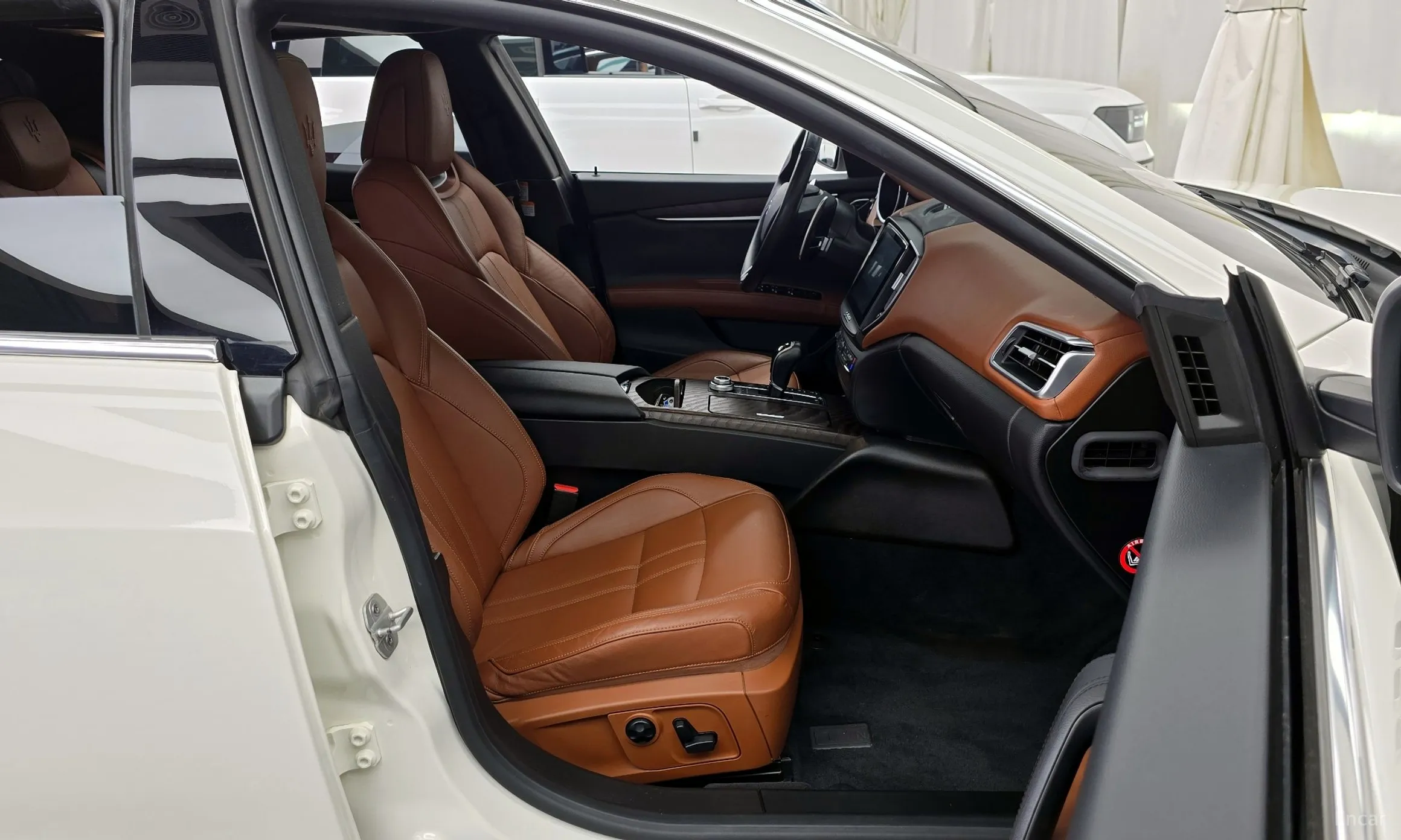Maserati Ghibli превью 11