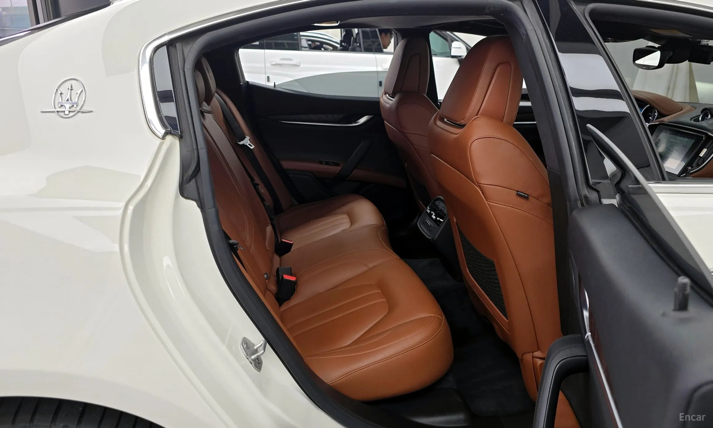 Maserati Ghibli превью 12