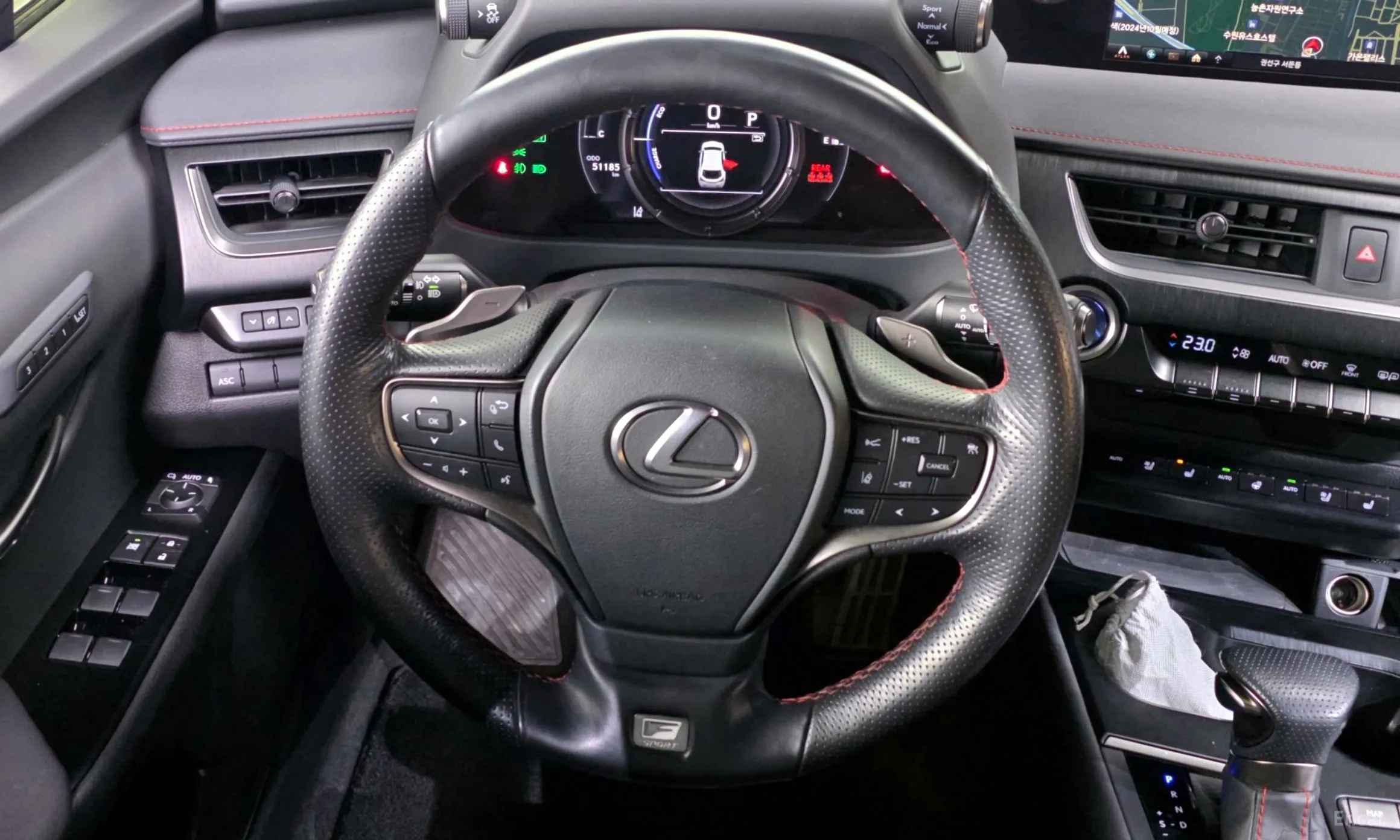 Lexus UX250h превью 13