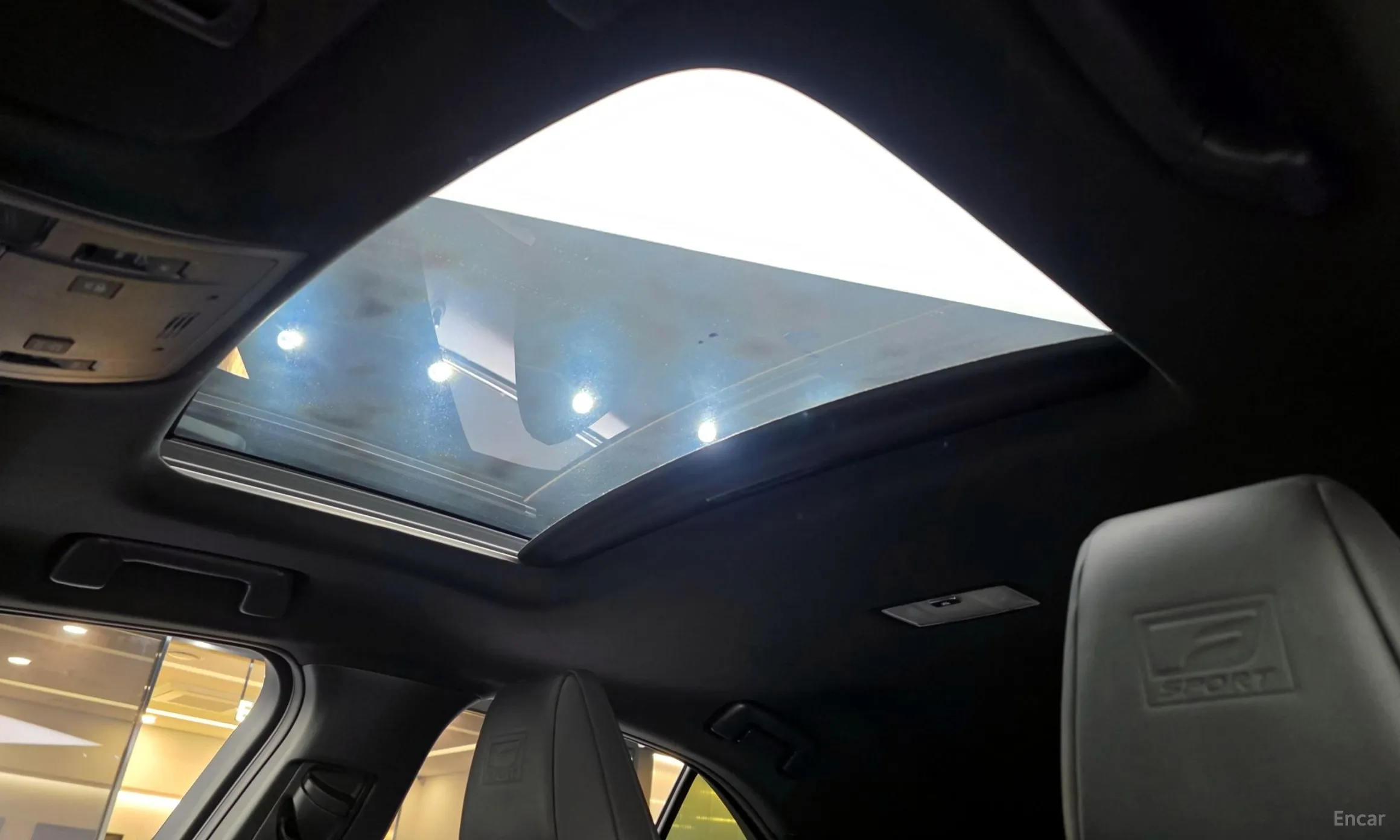 Lexus UX250h превью 18